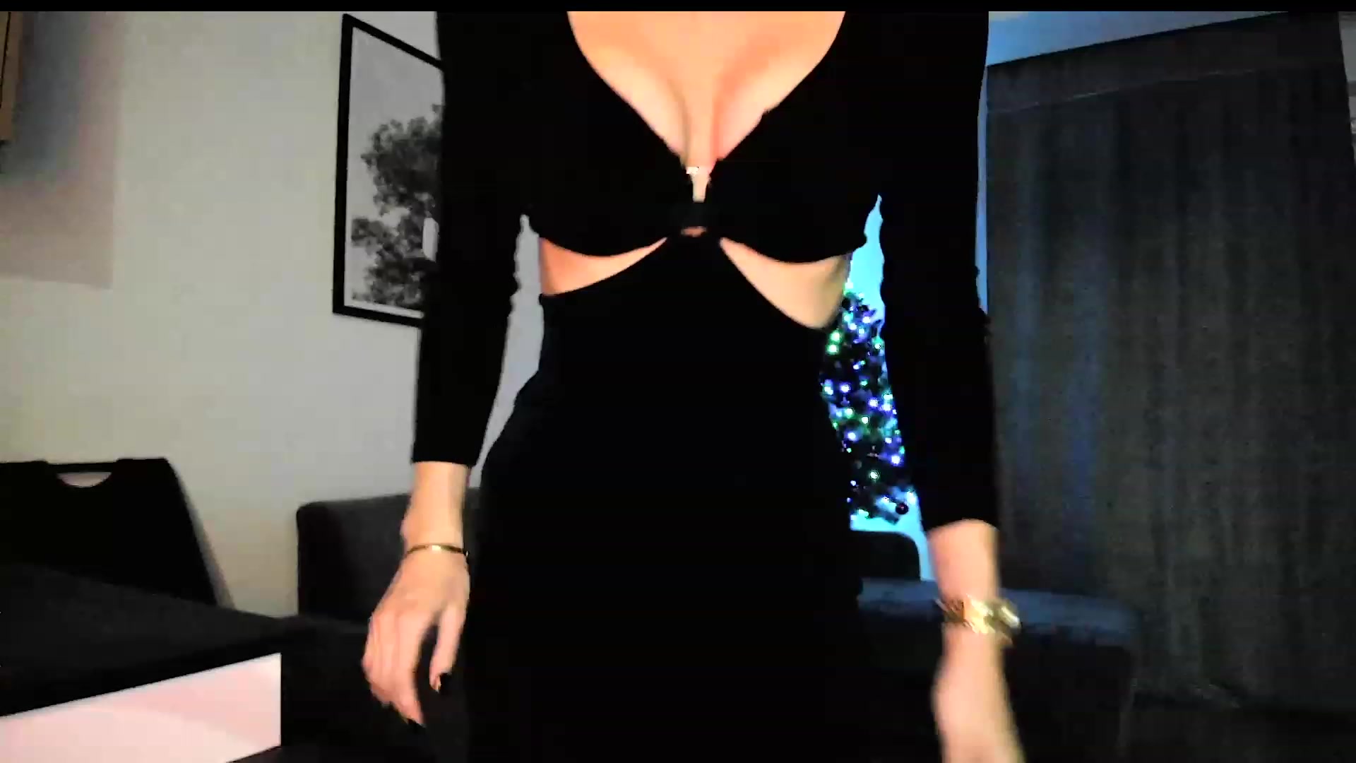 Gallery image thumbnail from Amber_Fry's myfreecams stream on, 12/25/2023, 17:43 image 5 of 20