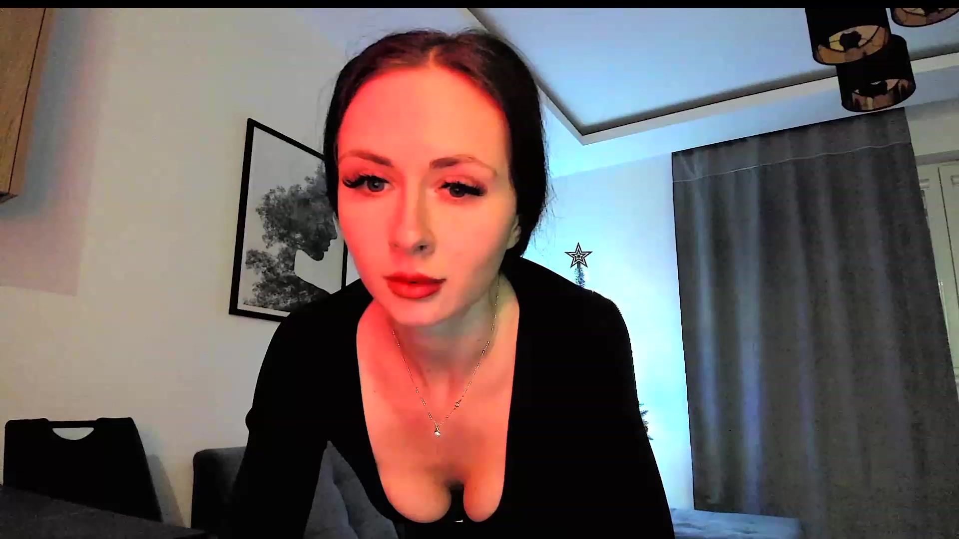 Gallery image thumbnail from Amber_Fry's myfreecams stream on, 12/25/2023, 19:30 image 18 of 20