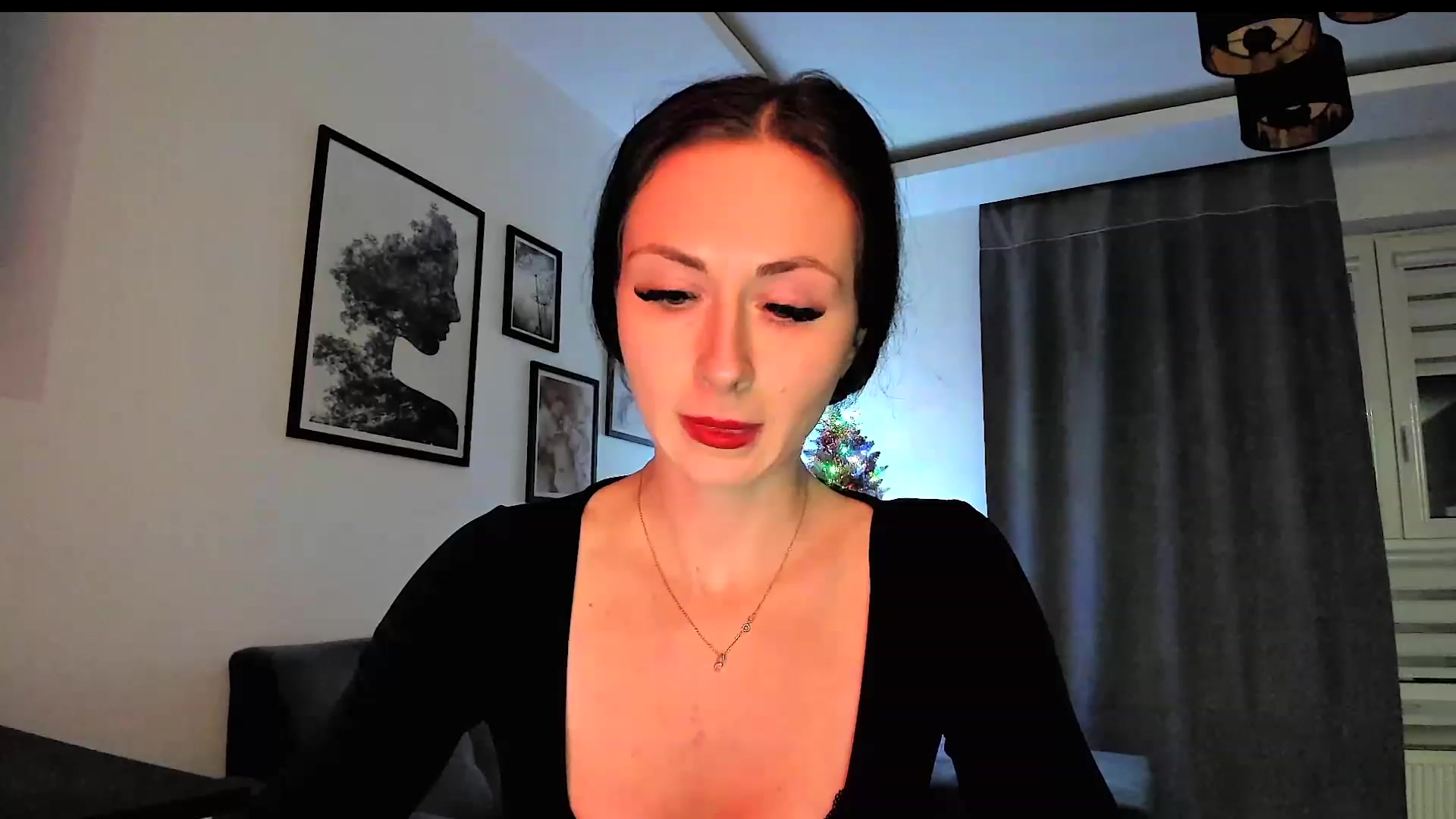 Gallery image thumbnail from Amber_Fry's myfreecams stream on, 12/25/2023, 20:02 image 3 of 20