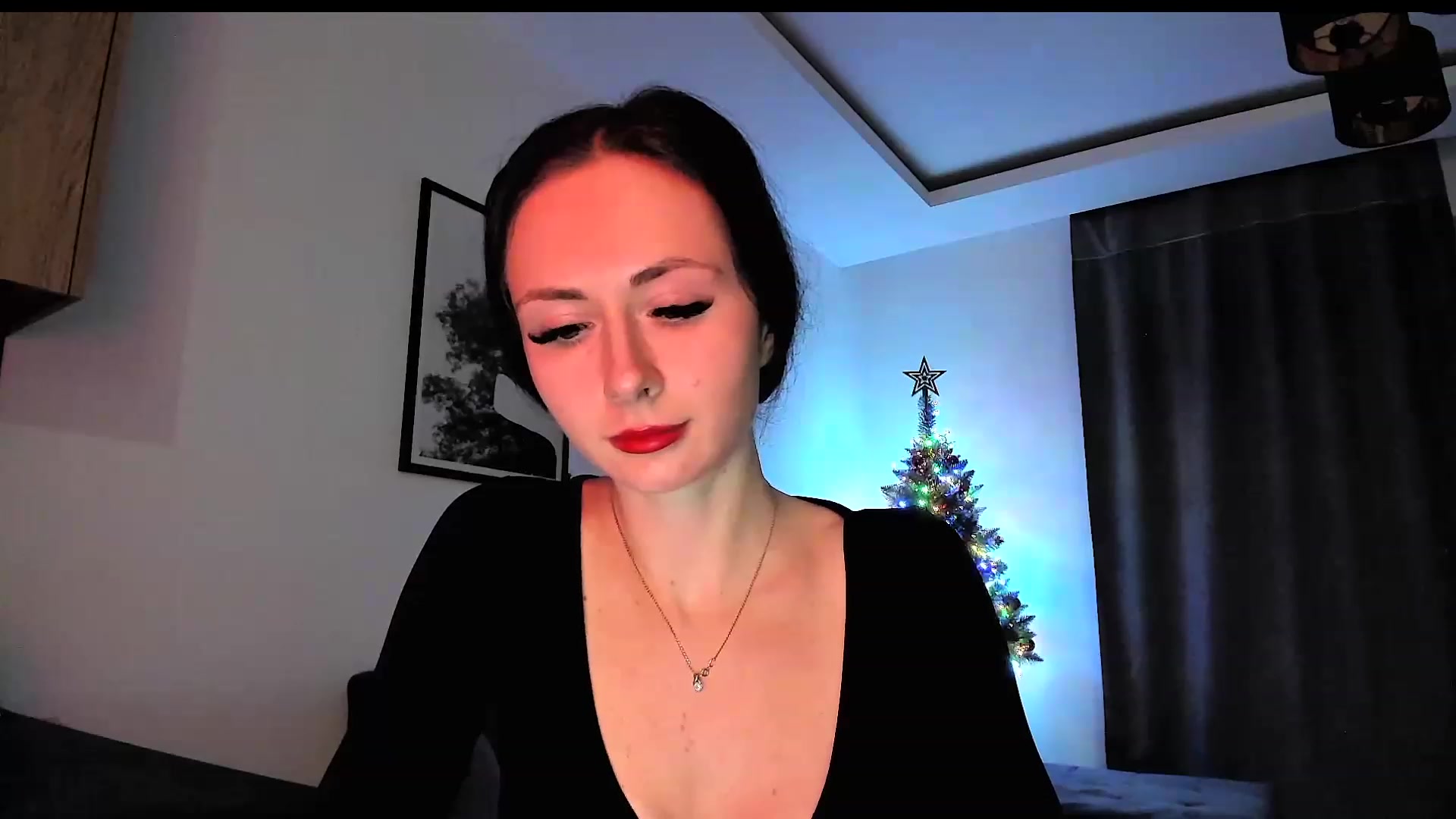 Gallery image thumbnail from Amber_Fry's myfreecams stream on, 12/25/2023, 21:01 image 12 of 20