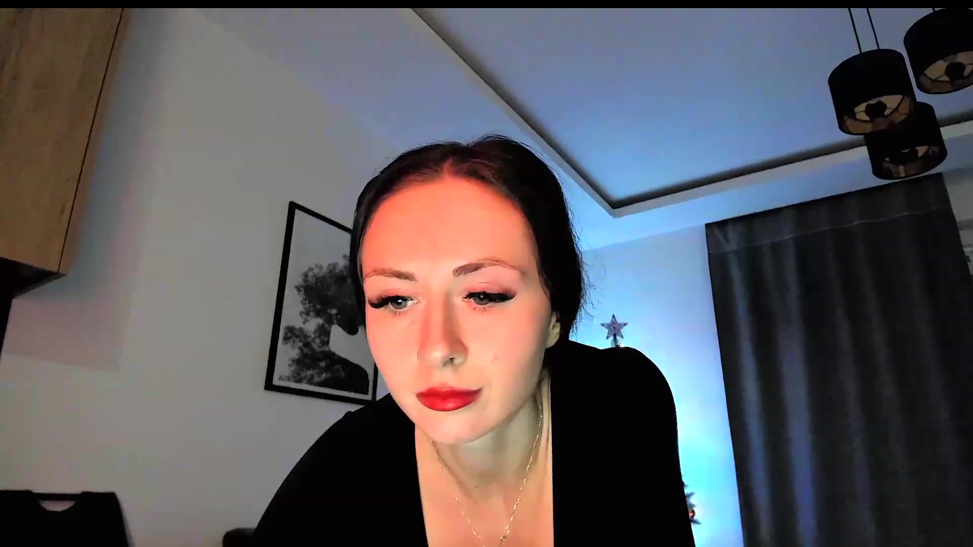 Gallery image thumbnail from Amber_Fry's myfreecams stream on, 12/25/2023, 21:01 image 8 of 20