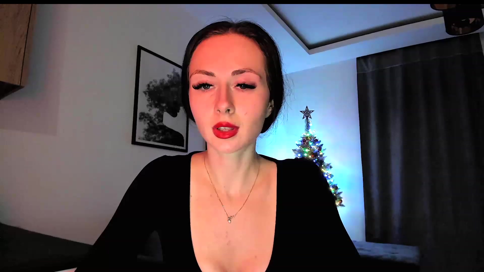 Gallery image thumbnail from Amber_Fry's myfreecams stream on, 12/25/2023, 21:01 image 18 of 20