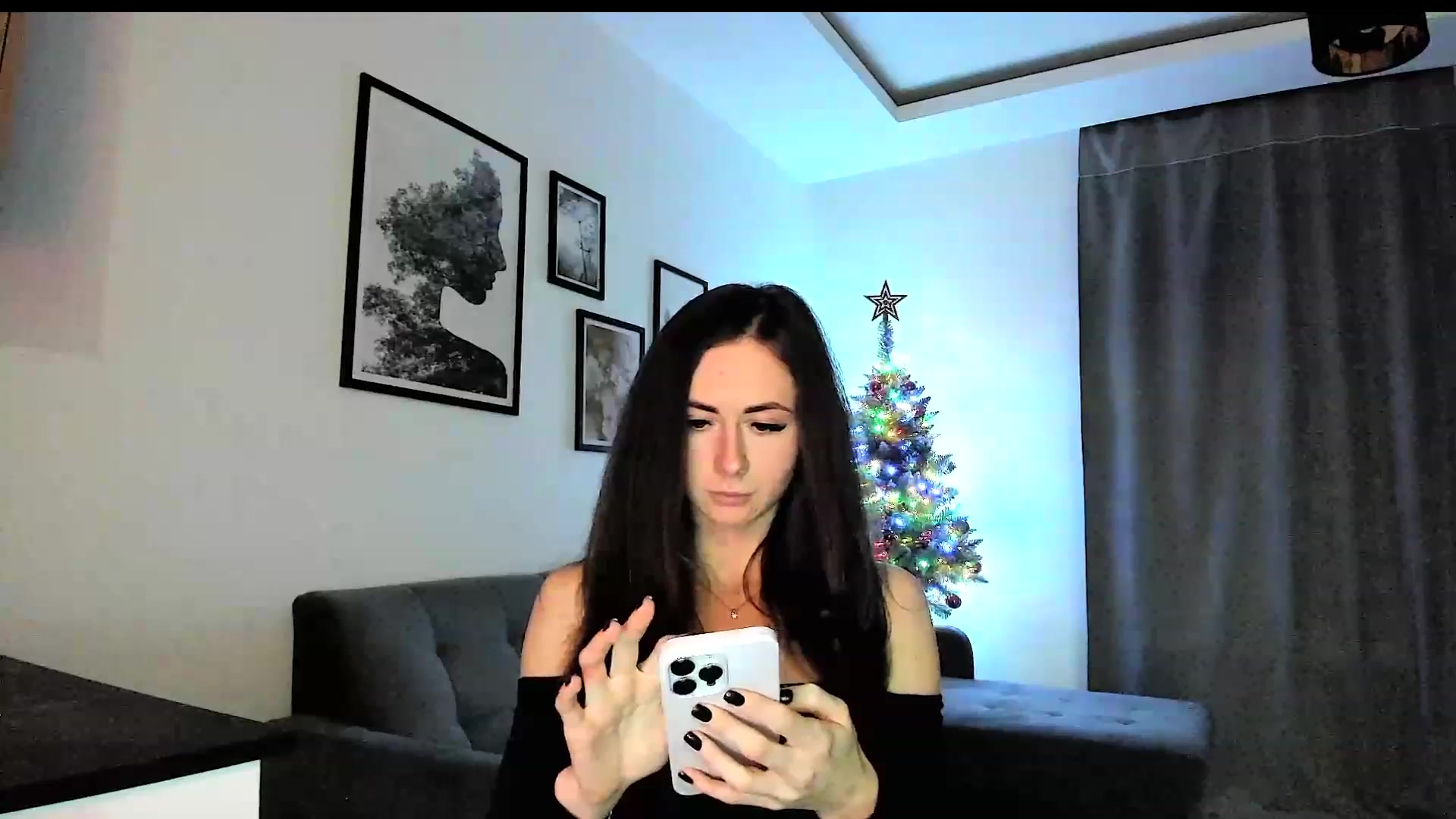 Gallery image thumbnail from Amber_Fry's myfreecams stream on, 12/29/2023, 15:35 image 17 of 20