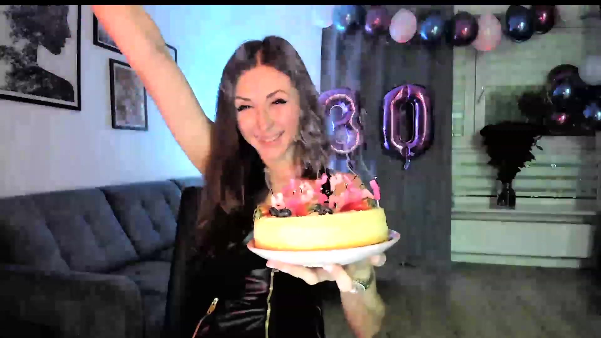 Gallery image thumbnail from Amber_Fry's myfreecams stream on, 01/19/2024, 18:29 image 9 of 20