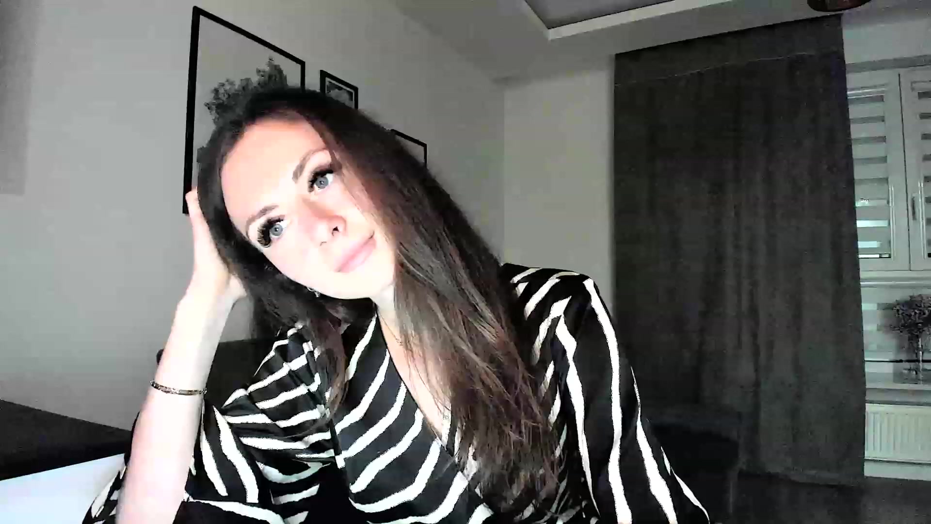 Gallery image thumbnail from Amber_Fry's myfreecams stream on, 02/08/2024, 16:54 image 4 of 20