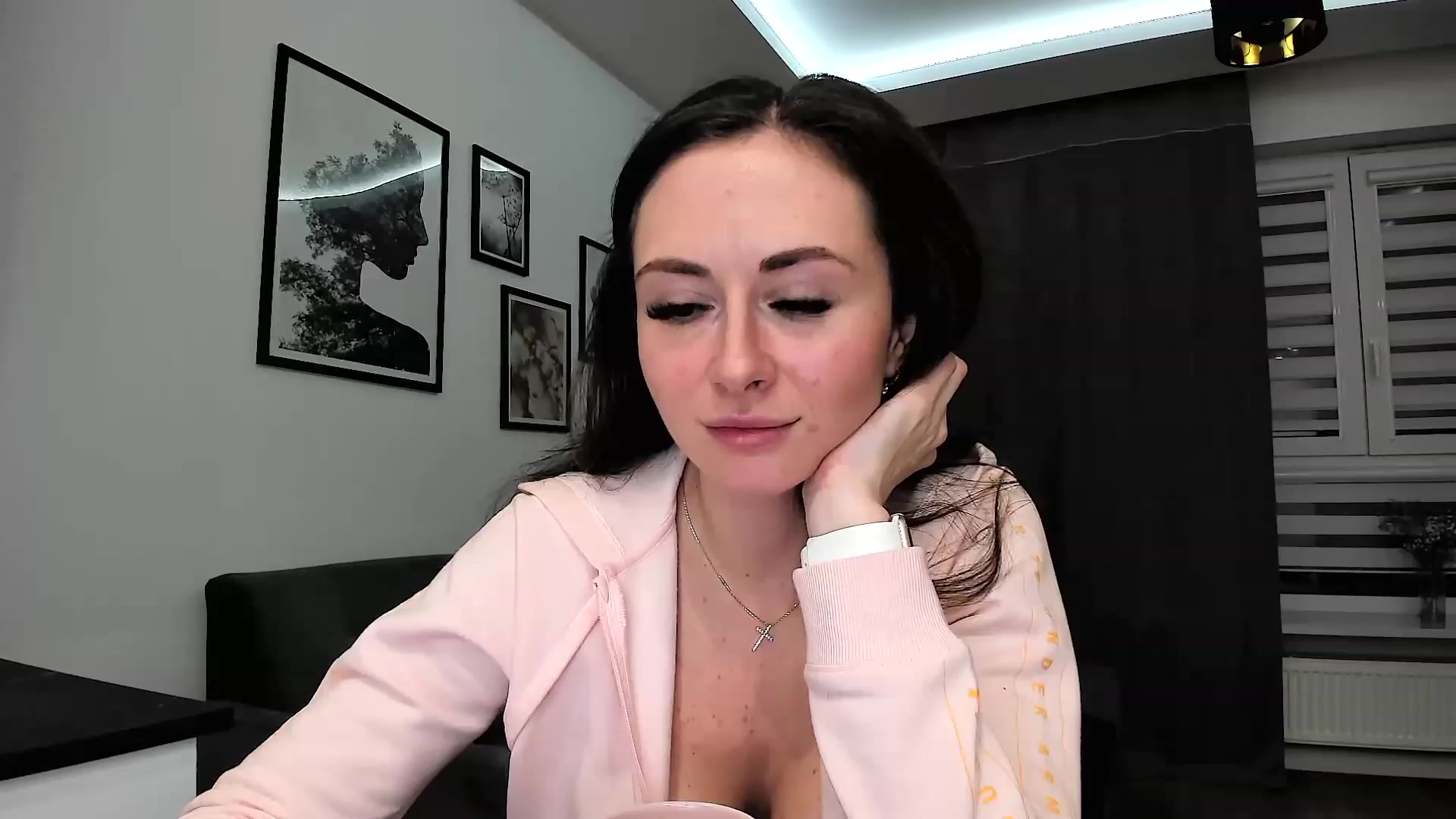 Gallery image thumbnail from Amber_Fry's myfreecams stream on, 02/21/2024, 19:29 image 4 of 20