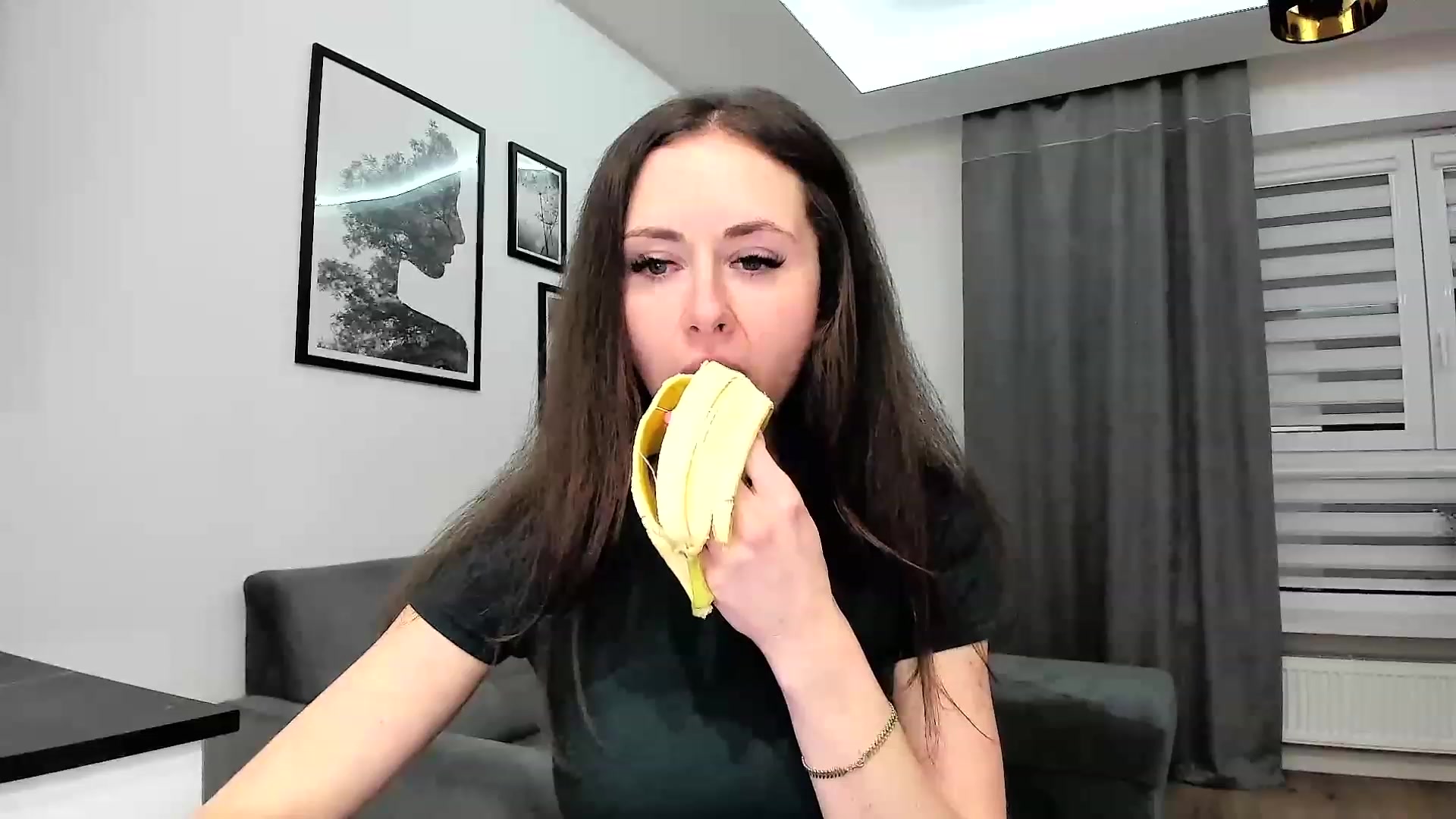 Gallery image thumbnail from Amber_Fry's myfreecams stream on, 02/25/2024, 19:35 image 6 of 20