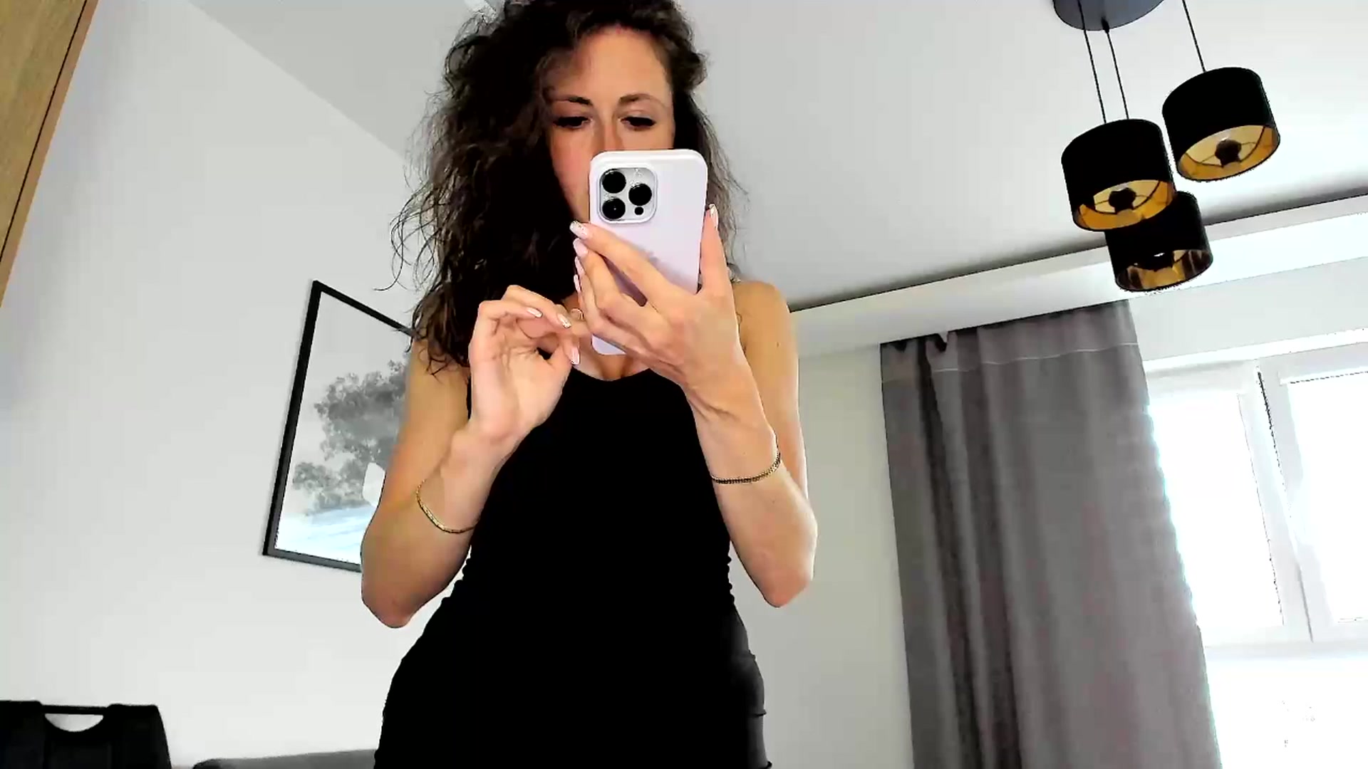 Gallery image thumbnail from Amber_Fry's myfreecams stream on, 04/01/2024, 16:23 image 18 of 20