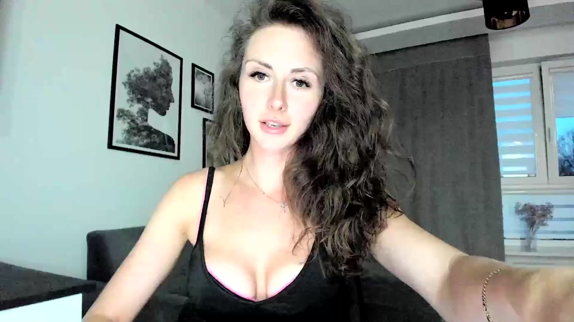 Gallery image thumbnail from Amber_Fry's myfreecams stream on, 04/01/2024, 17:50 image 4 of 20