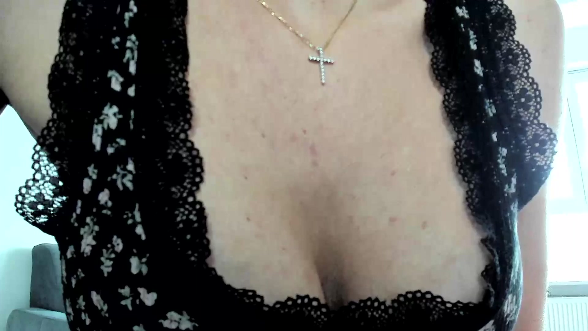 Gallery image thumbnail from Amber_Fry's myfreecams stream on, 04/02/2024, 14:36 image 12 of 20
