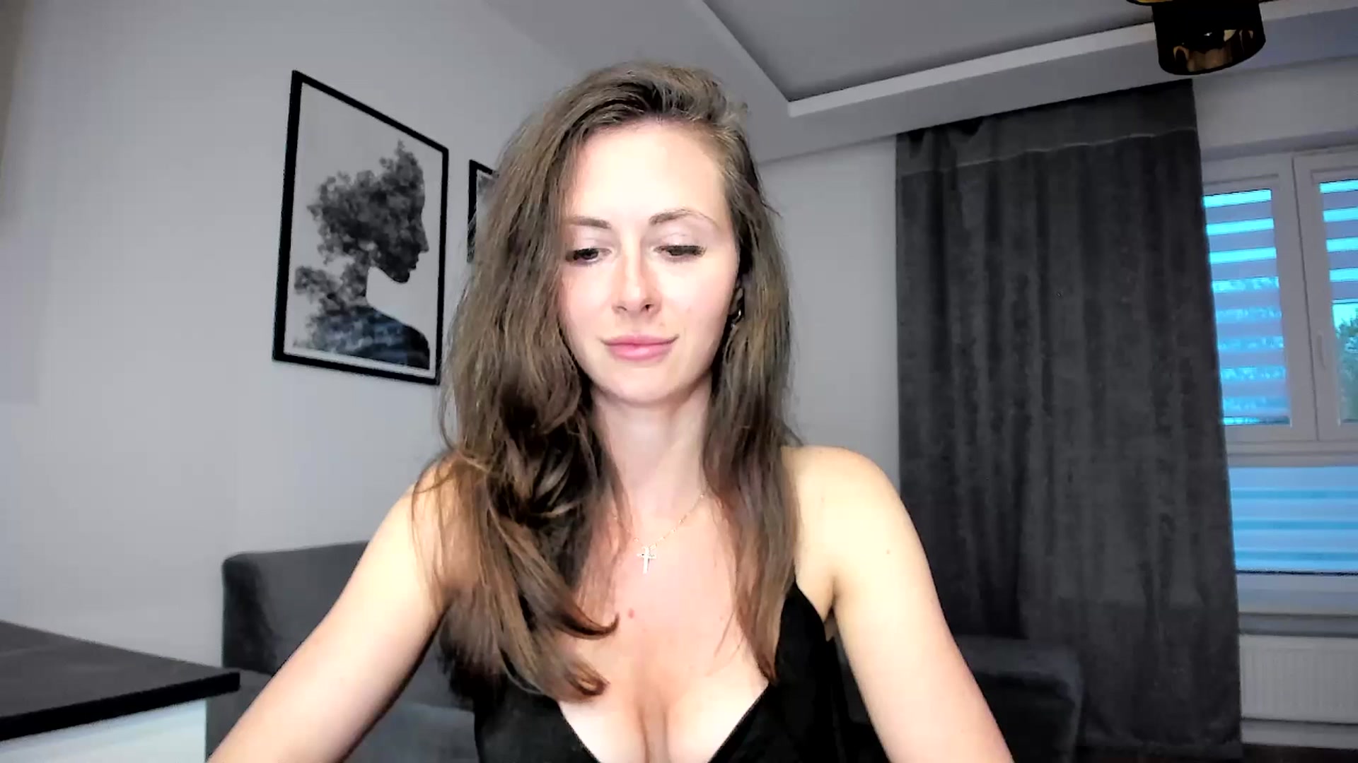 Gallery image thumbnail from Amber_Fry's myfreecams stream on, 04/12/2024, 18:11 image 8 of 20