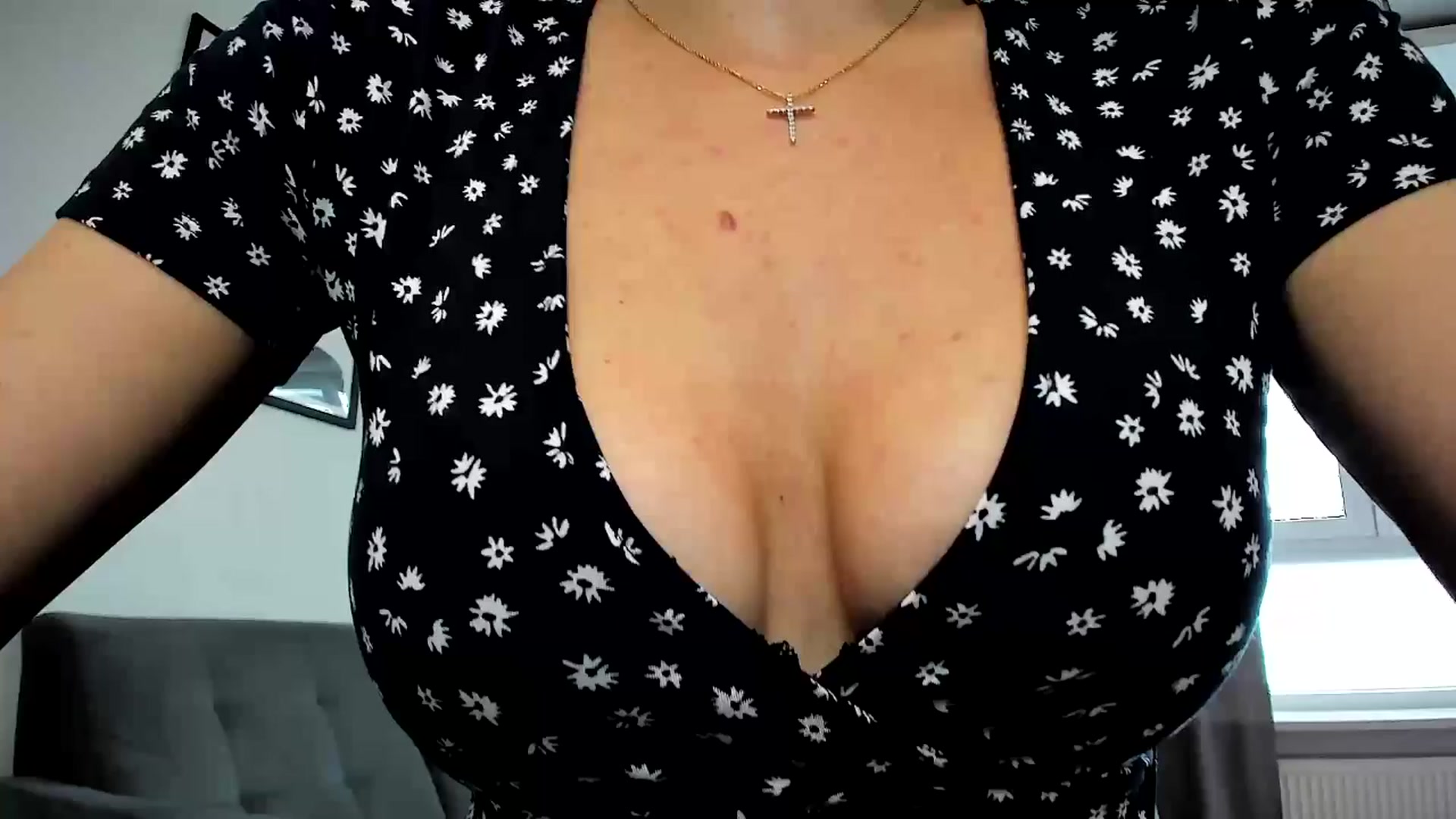 Gallery image thumbnail from Amber_Fry's myfreecams stream on, 04/14/2024, 16:44 image 9 of 20