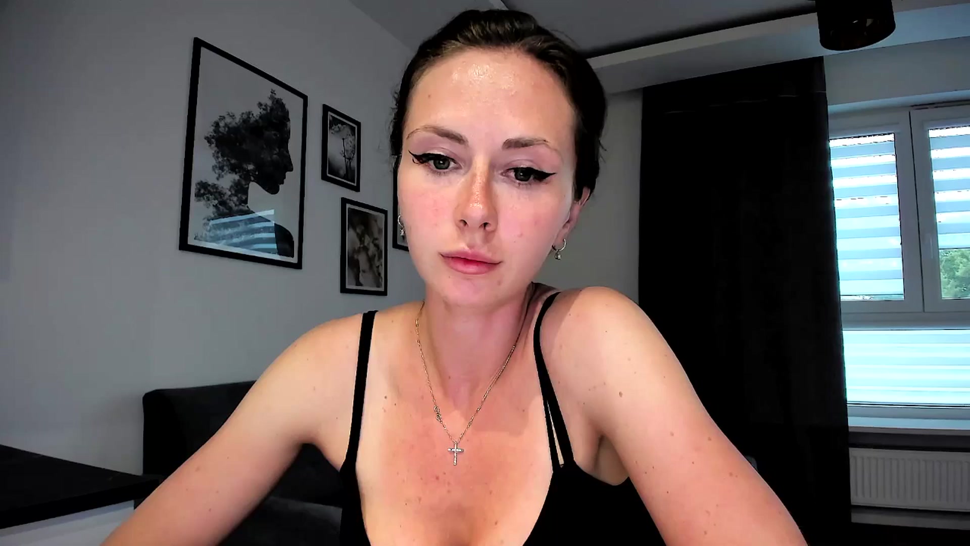Gallery image thumbnail from Amber_Fry's myfreecams stream on, 05/06/2024, 17:49 image 13 of 20