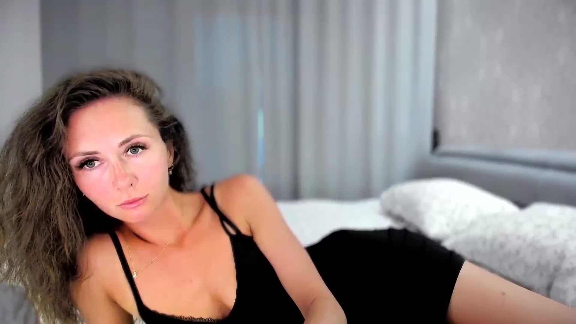 Gallery image thumbnail from Amber_Fry's myfreecams stream on, 07/25/2024, 19:10 image 9 of 20