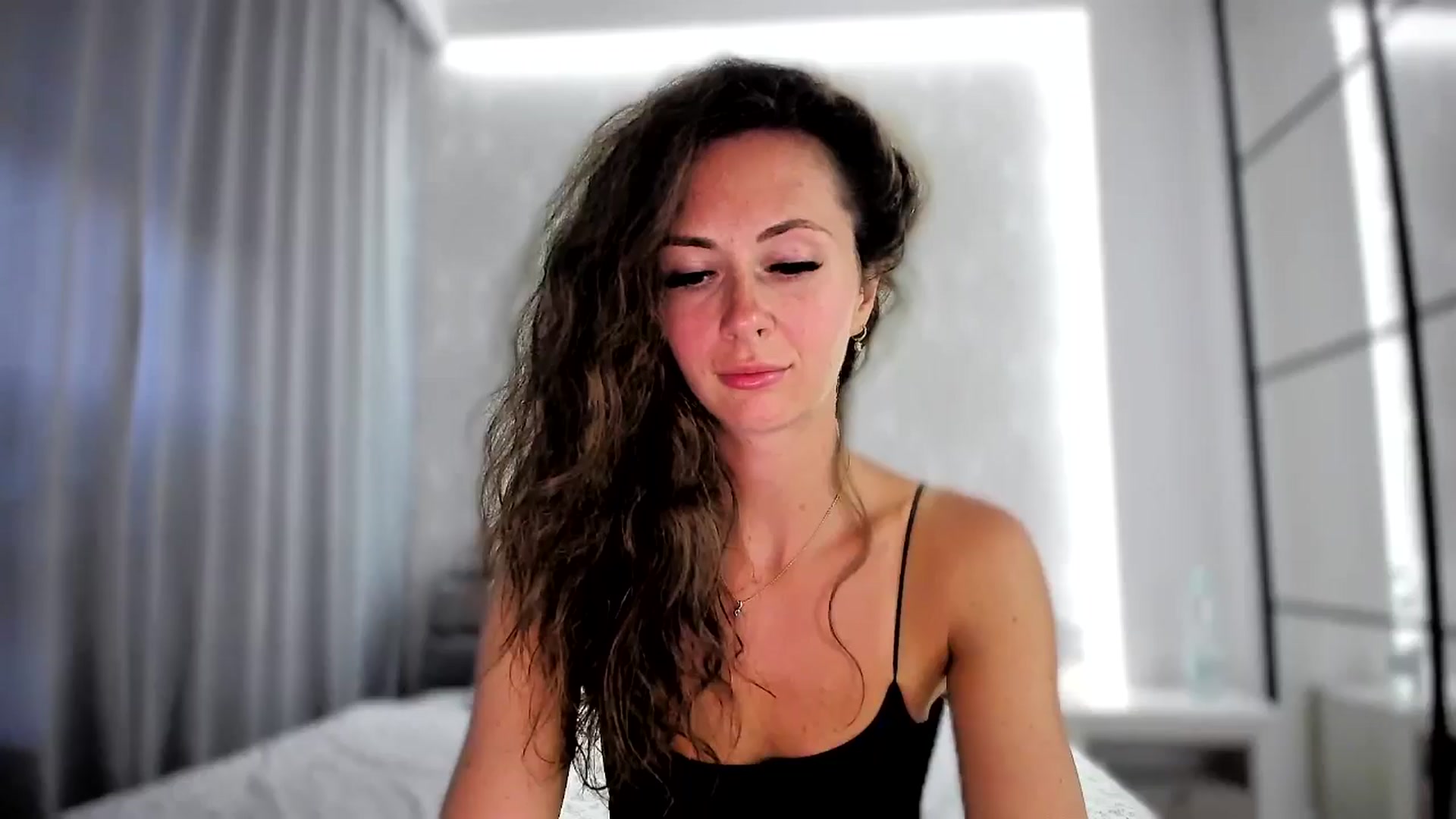 Gallery image thumbnail from Amber_Fry's myfreecams stream on, 08/11/2024, 17:39 image 5 of 20