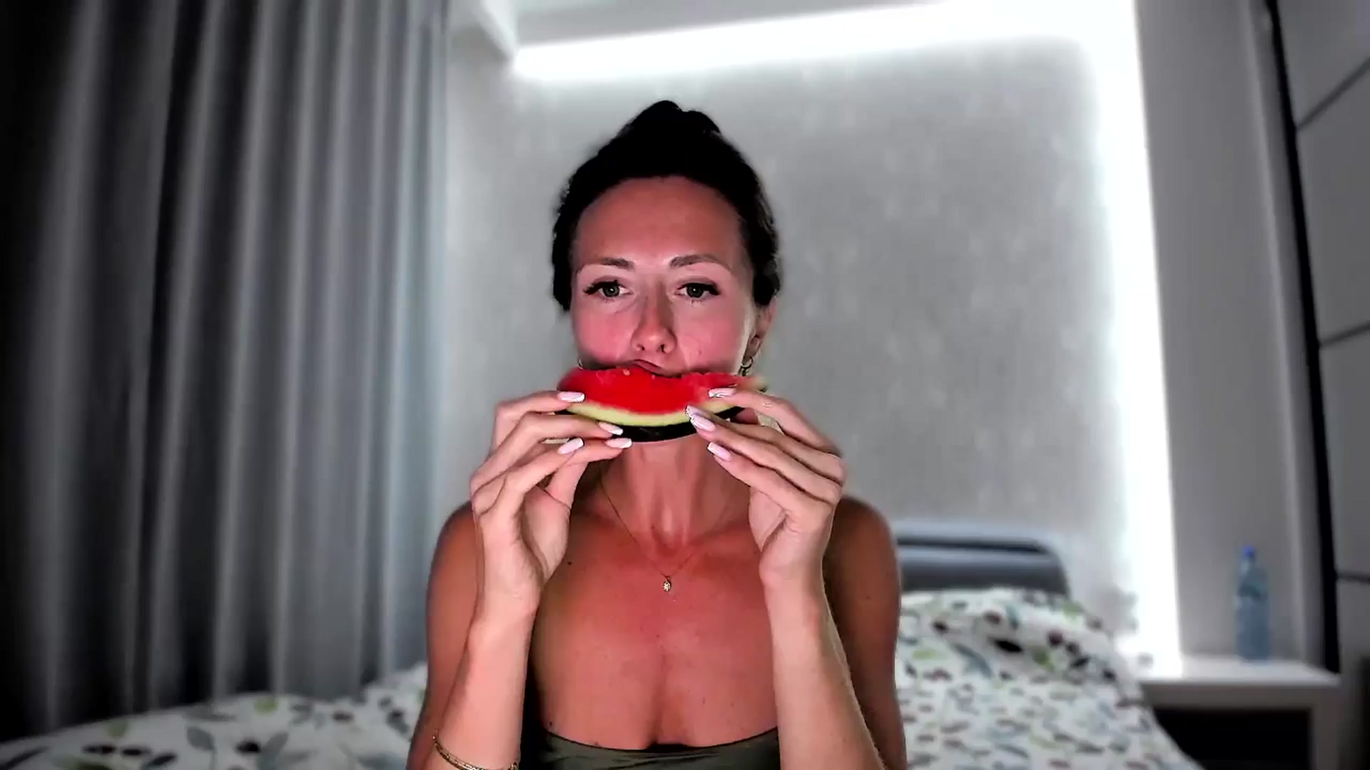 Gallery image thumbnail from Amber_Fry's myfreecams stream on, 09/23/2024, 20:29 image 12 of 20