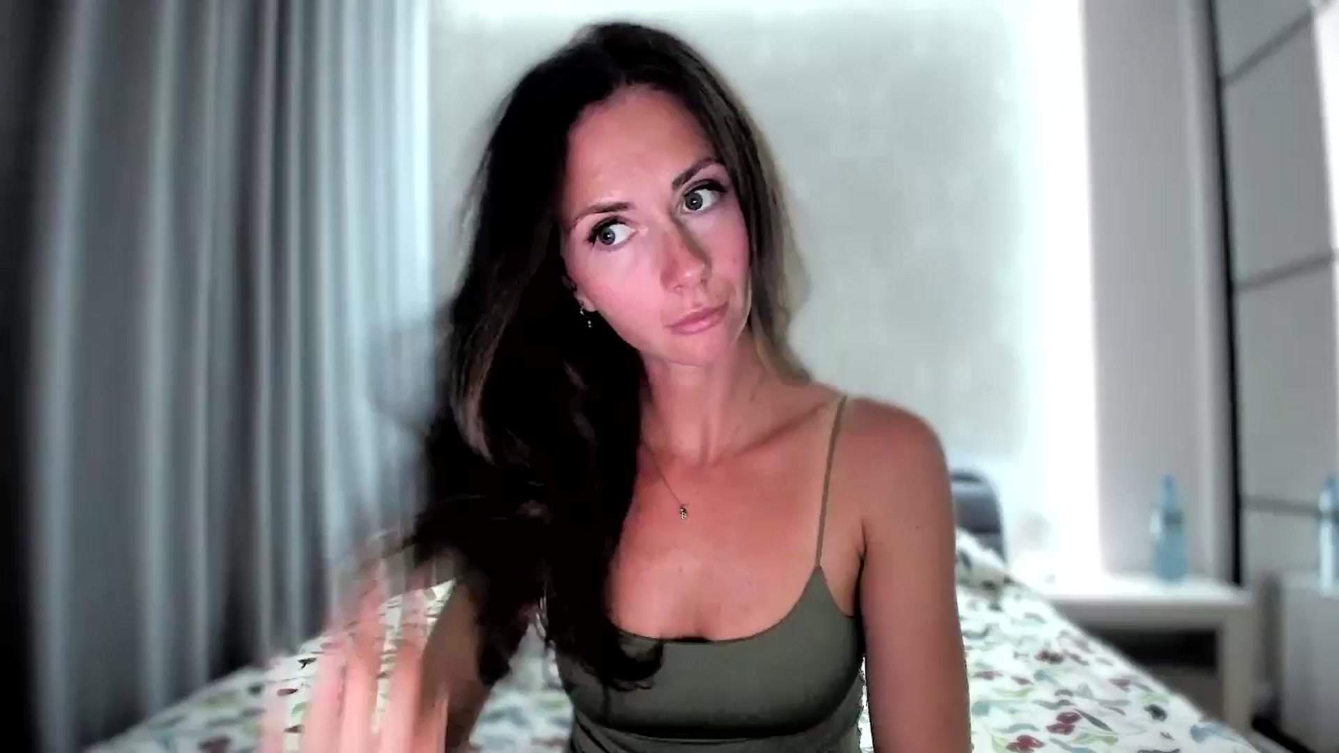 Gallery image thumbnail from Amber_Fry's myfreecams stream on, 09/28/2024, 17:24 image 12 of 20