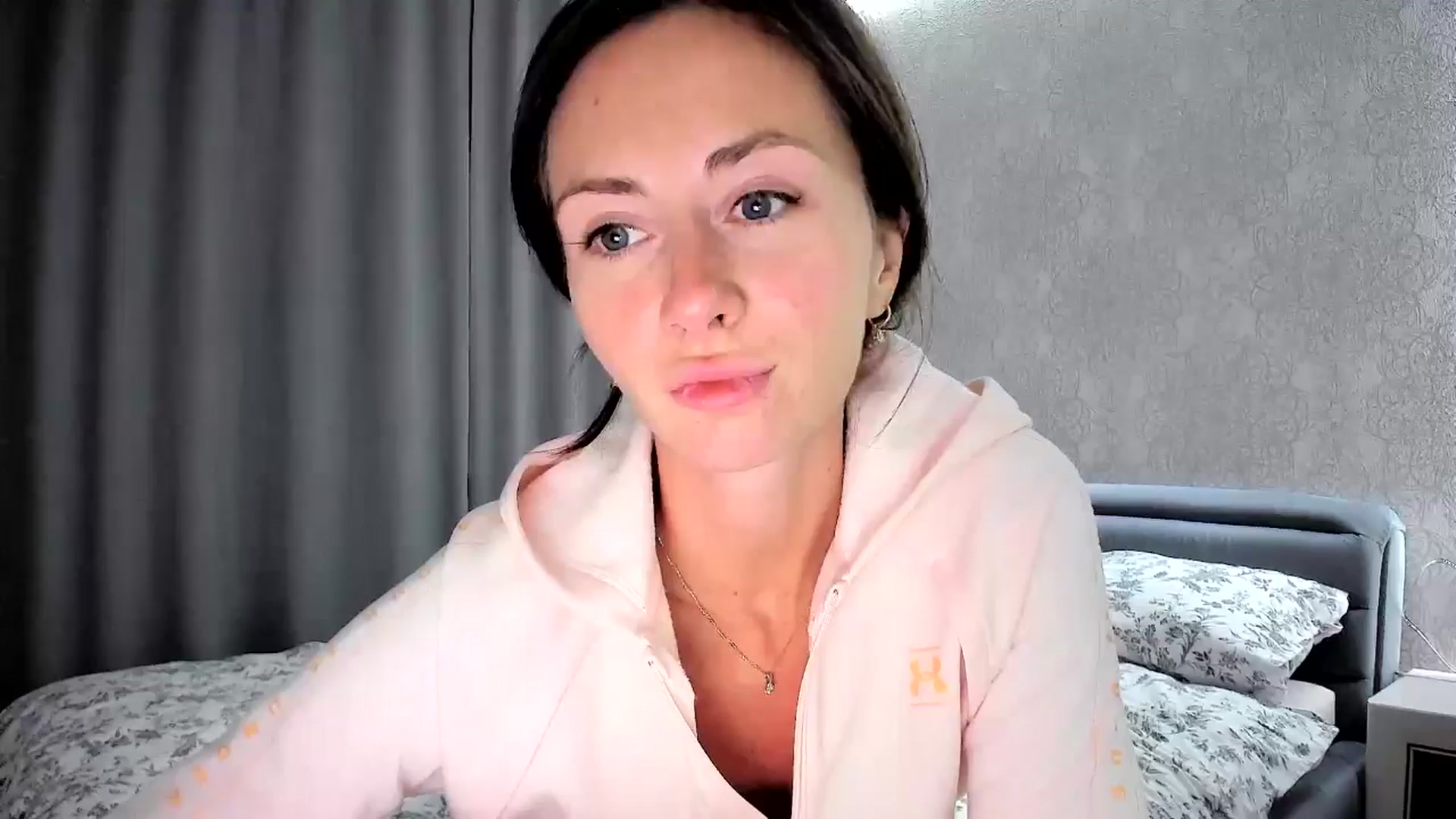 Gallery image thumbnail from Amber_Fry's myfreecams stream on, 10/17/2024, 18:32 image 16 of 20