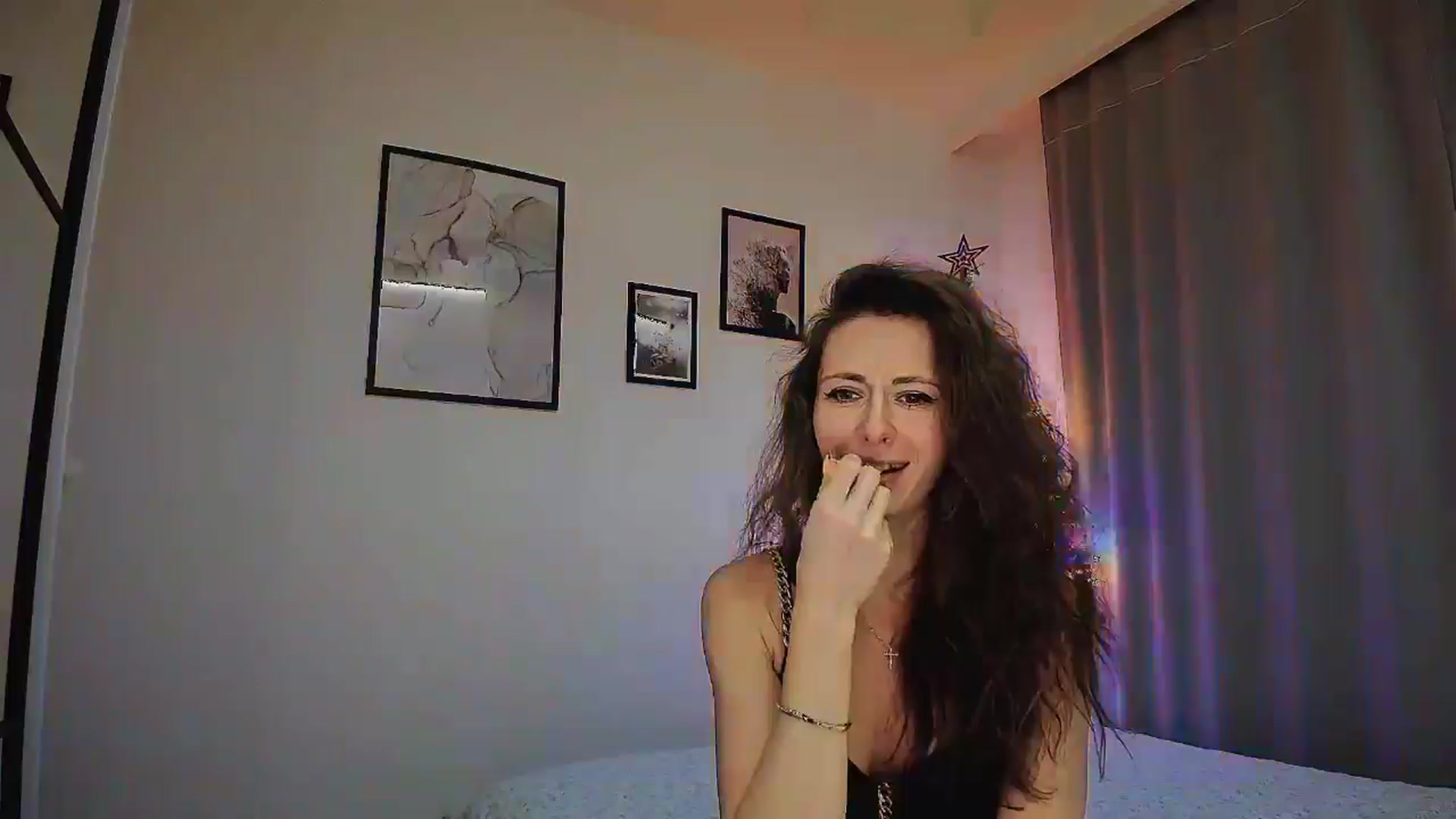 Gallery image thumbnail from Amber_Fry's myfreecams stream on, 12/05/2024, 19:54 image 17 of 20