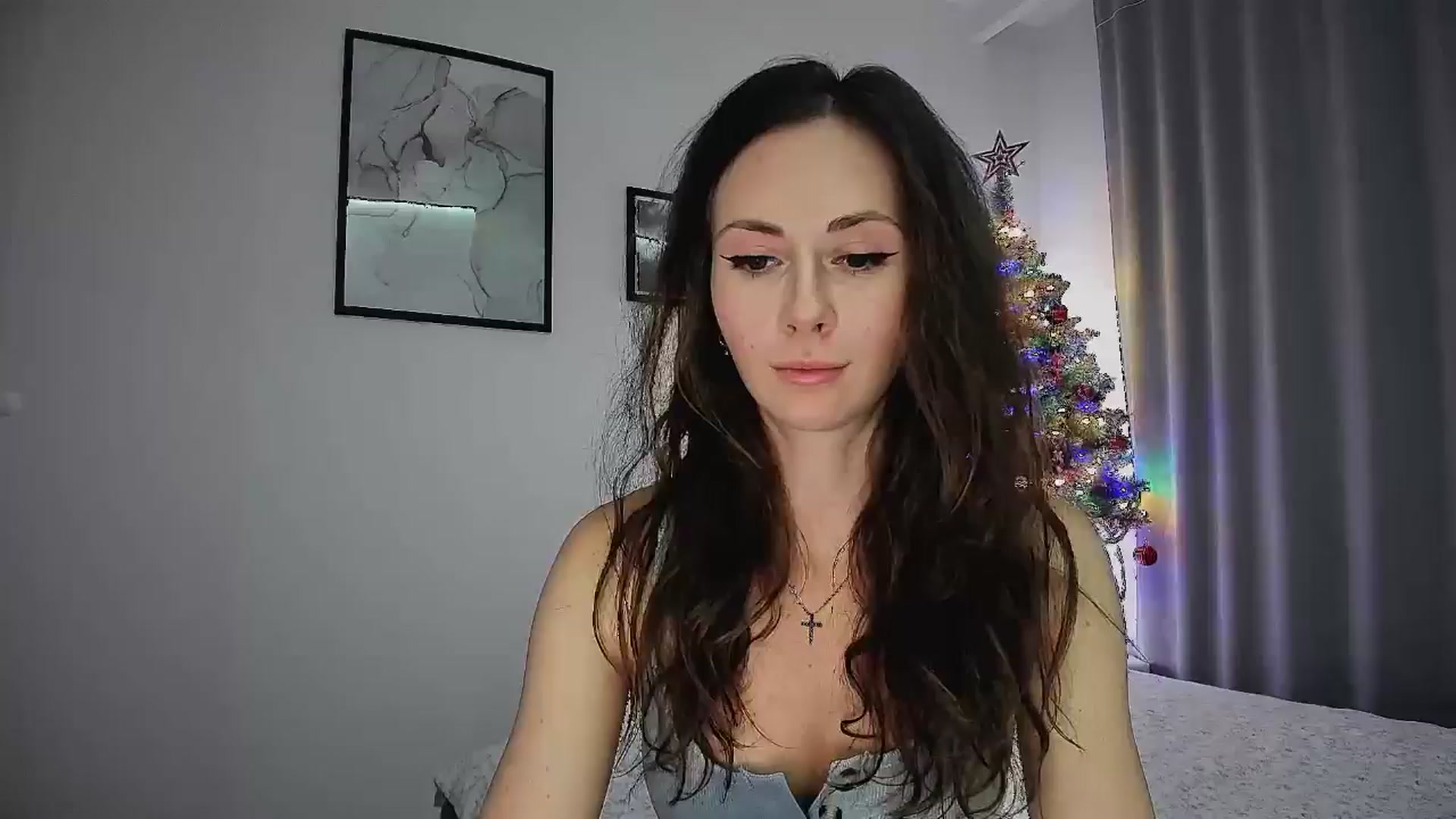 Gallery image thumbnail from Amber_Fry's myfreecams stream on, 12/06/2024, 19:38 image 19 of 20