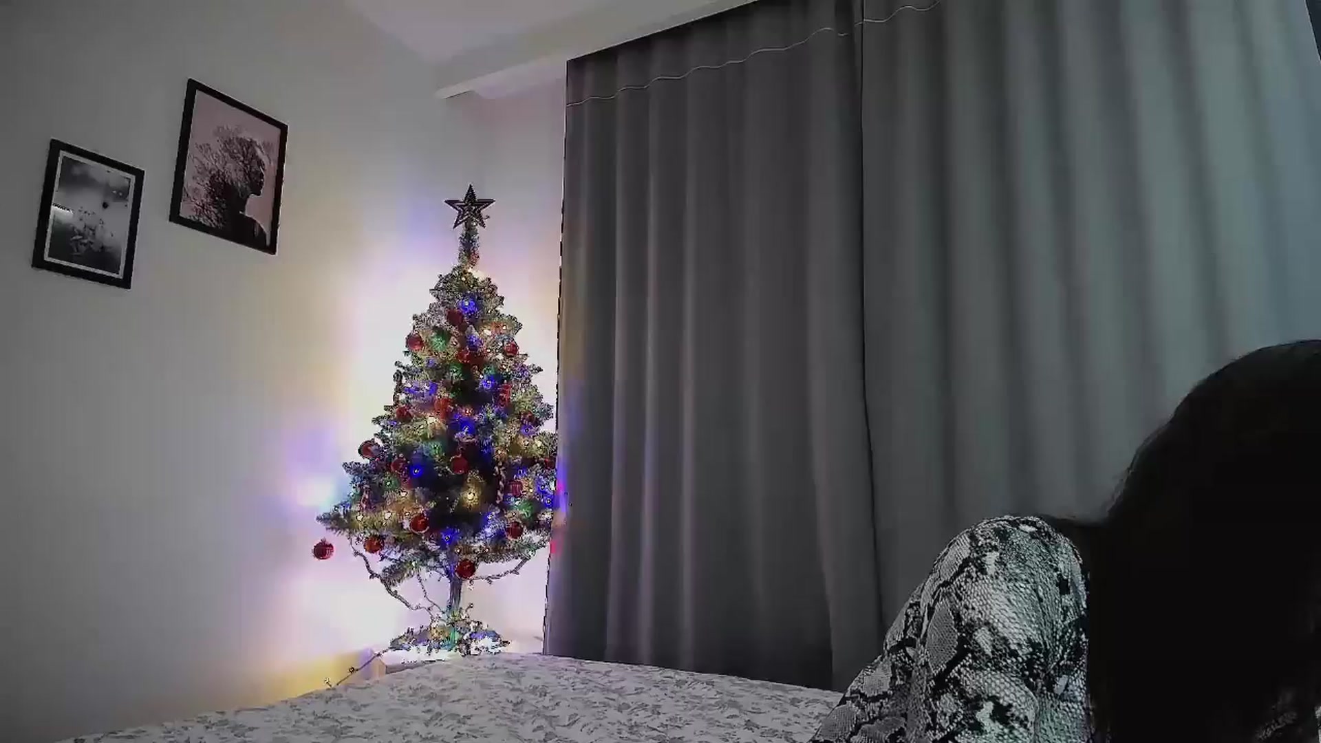 Gallery image thumbnail from Amber_Fry's myfreecams stream on, 12/08/2024, 21:12 image 15 of 20