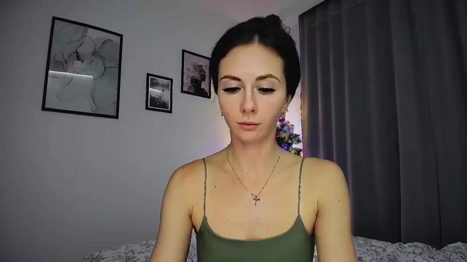 Gallery image thumbnail from Amber_Fry's myfreecams stream on, 12/10/2024, 21:03 image 4 of 20