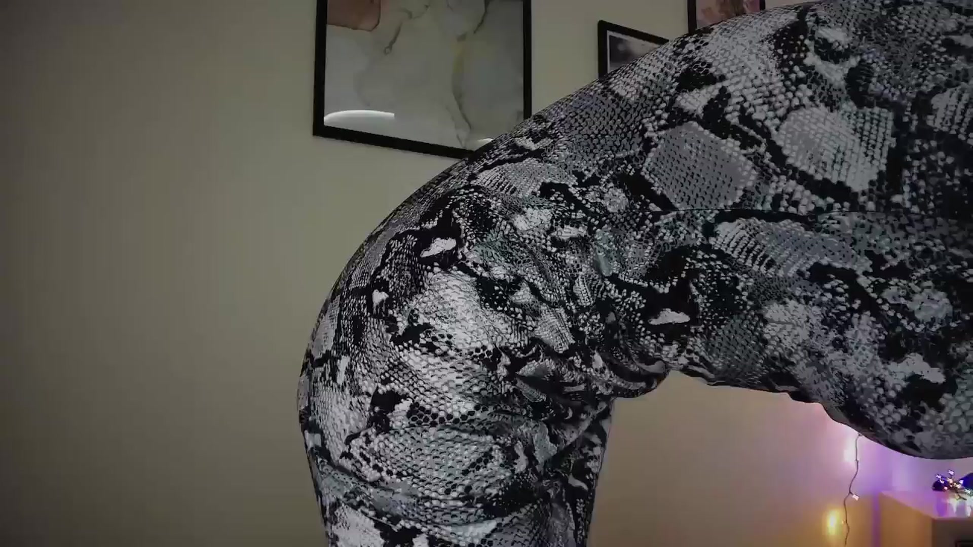 Gallery image thumbnail from Amber_Fry's myfreecams stream on, 12/29/2024, 18:09 image 14 of 20