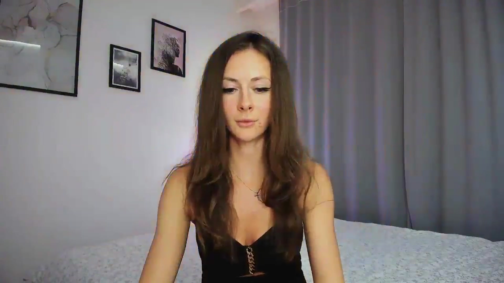 Gallery image thumbnail from Amber_Fry's myfreecams stream on, 01/01/2025, 21:28 image 19 of 20