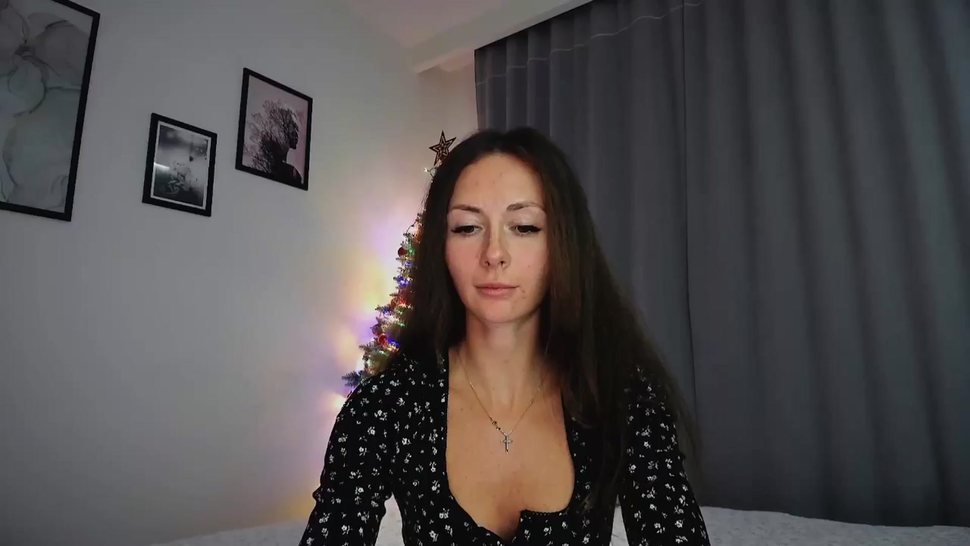 Gallery image thumbnail from Amber_Fry's myfreecams stream on, 01/03/2025, 22:28 image 16 of 20