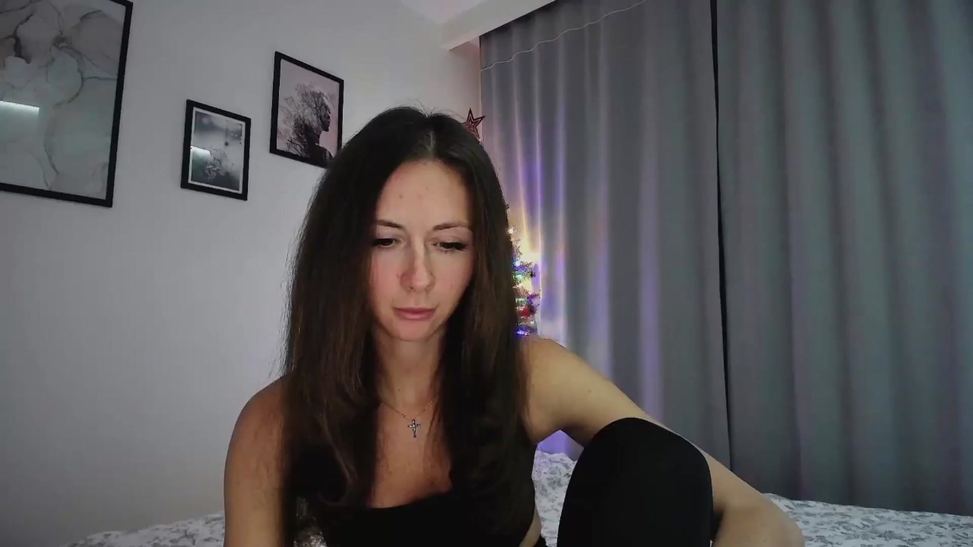 Gallery image thumbnail from Amber_Fry's myfreecams stream on, 01/05/2025, 21:02 image 13 of 20