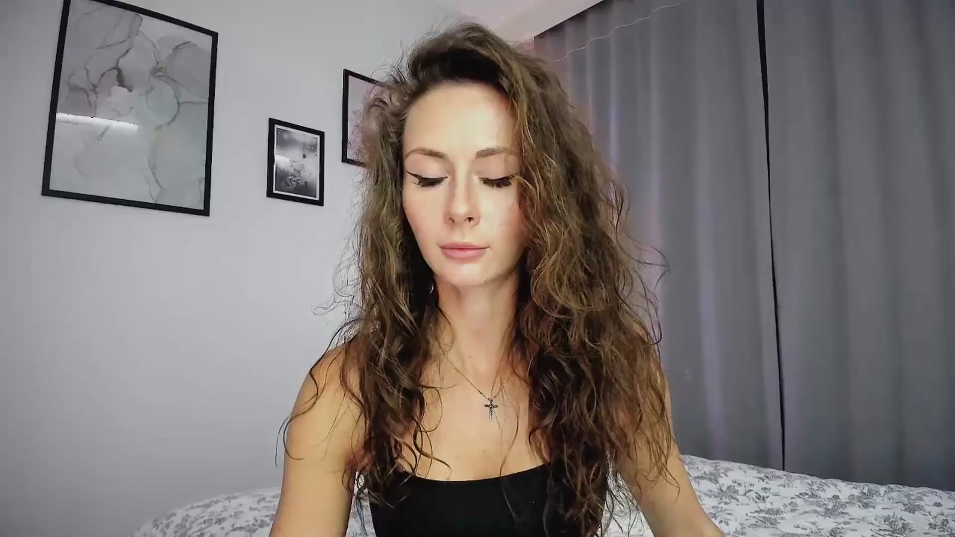 Gallery image thumbnail from Amber_Fry's myfreecams stream on, 01/08/2025, 19:50 image 13 of 20