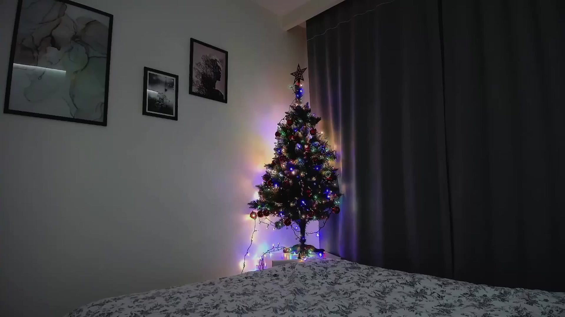 Gallery image thumbnail from Amber_Fry's myfreecams stream on, 01/08/2025, 19:50 image 19 of 20