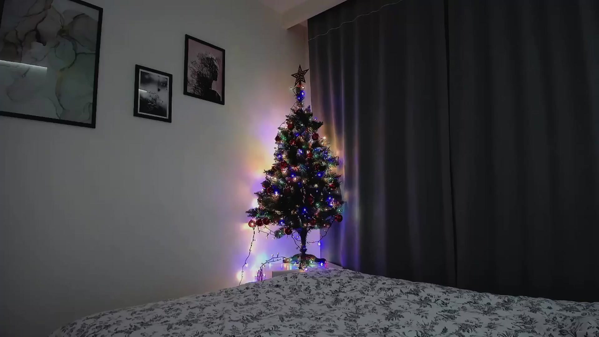 Gallery image thumbnail from Amber_Fry's myfreecams stream on, 01/08/2025, 19:50 image 9 of 20