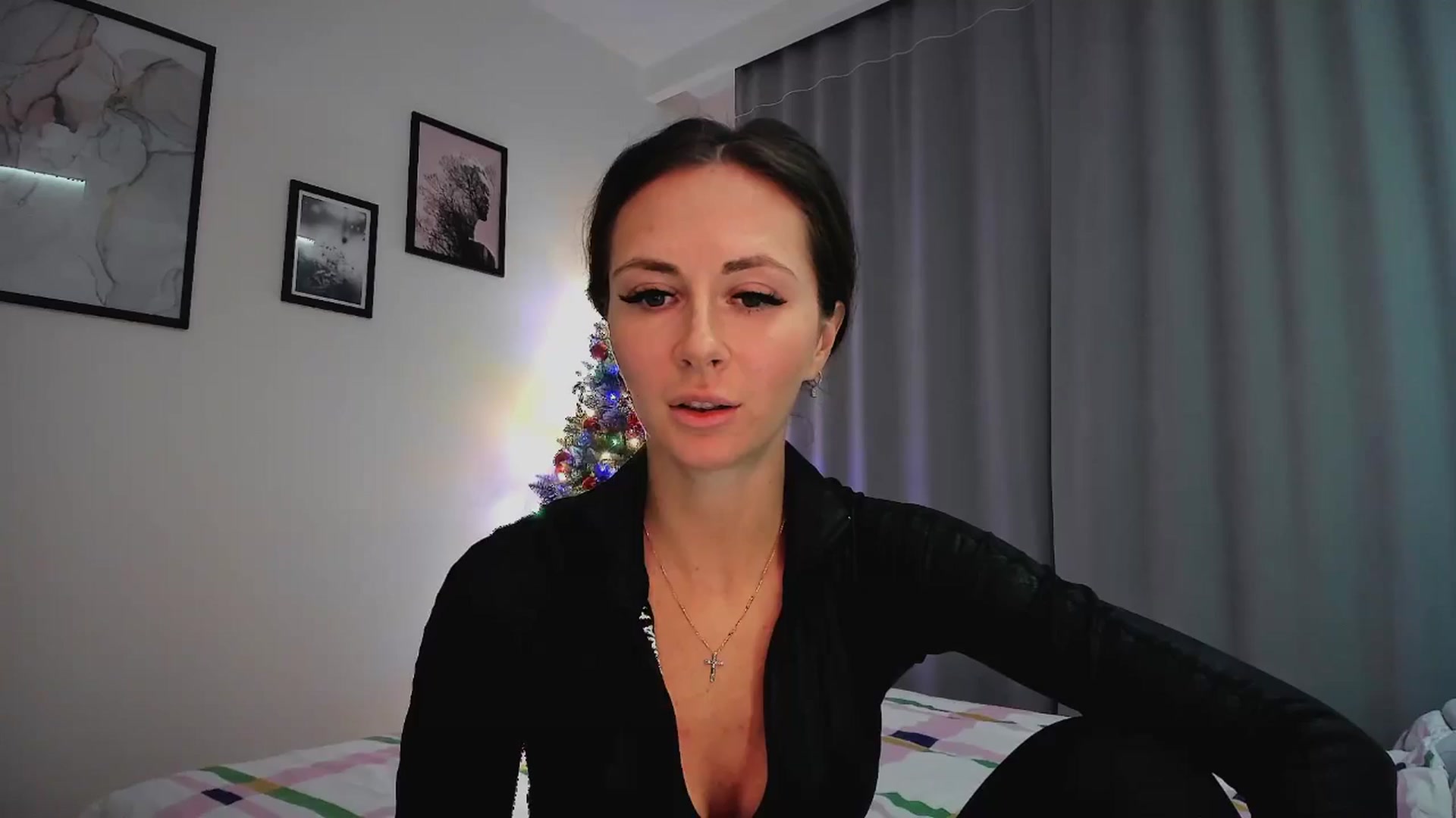 Gallery image thumbnail from Amber_Fry's myfreecams stream on, 01/17/2025, 19:06 image 13 of 20
