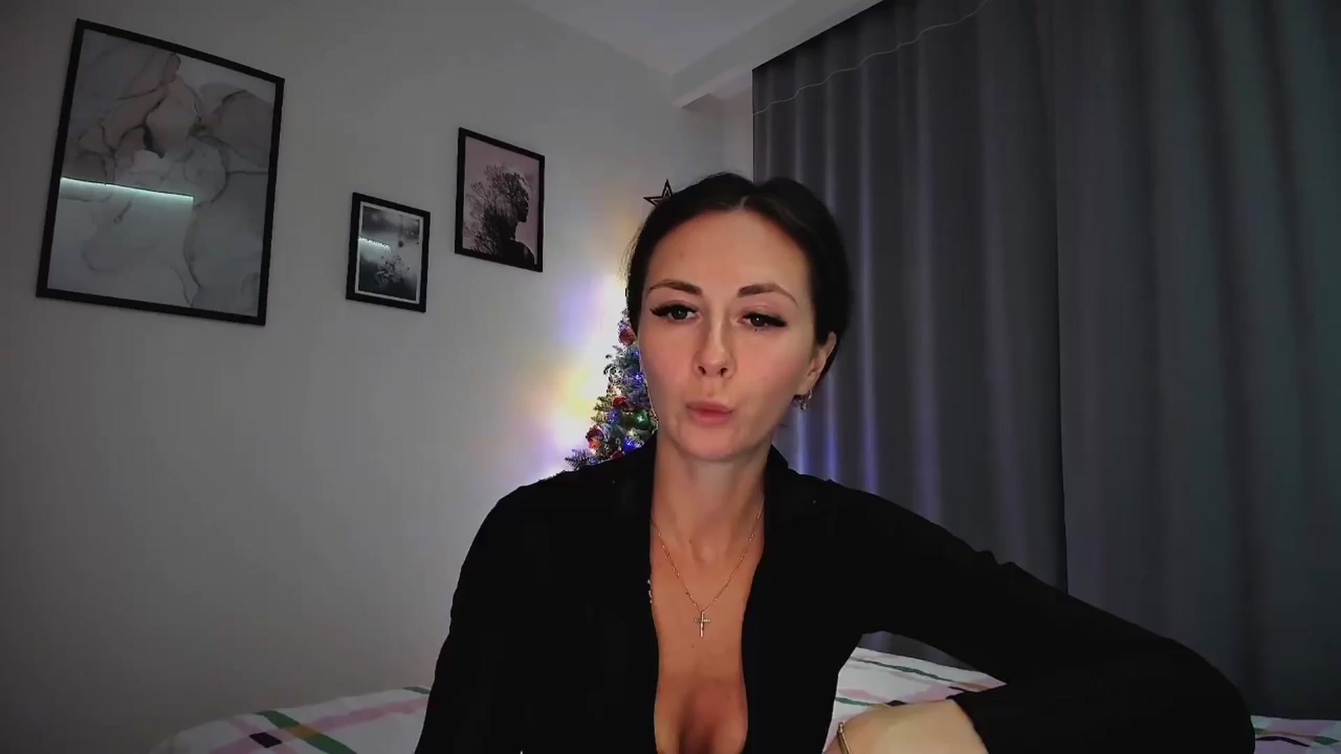 Gallery image thumbnail from Amber_Fry's myfreecams stream on, 01/17/2025, 20:18 image 7 of 20