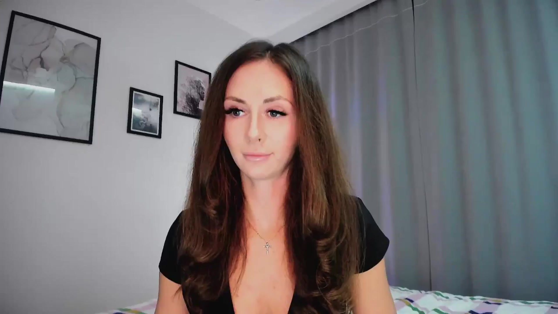 Gallery image thumbnail from Amber_Fry's myfreecams stream on, 01/18/2025, 17:36 image 15 of 20
