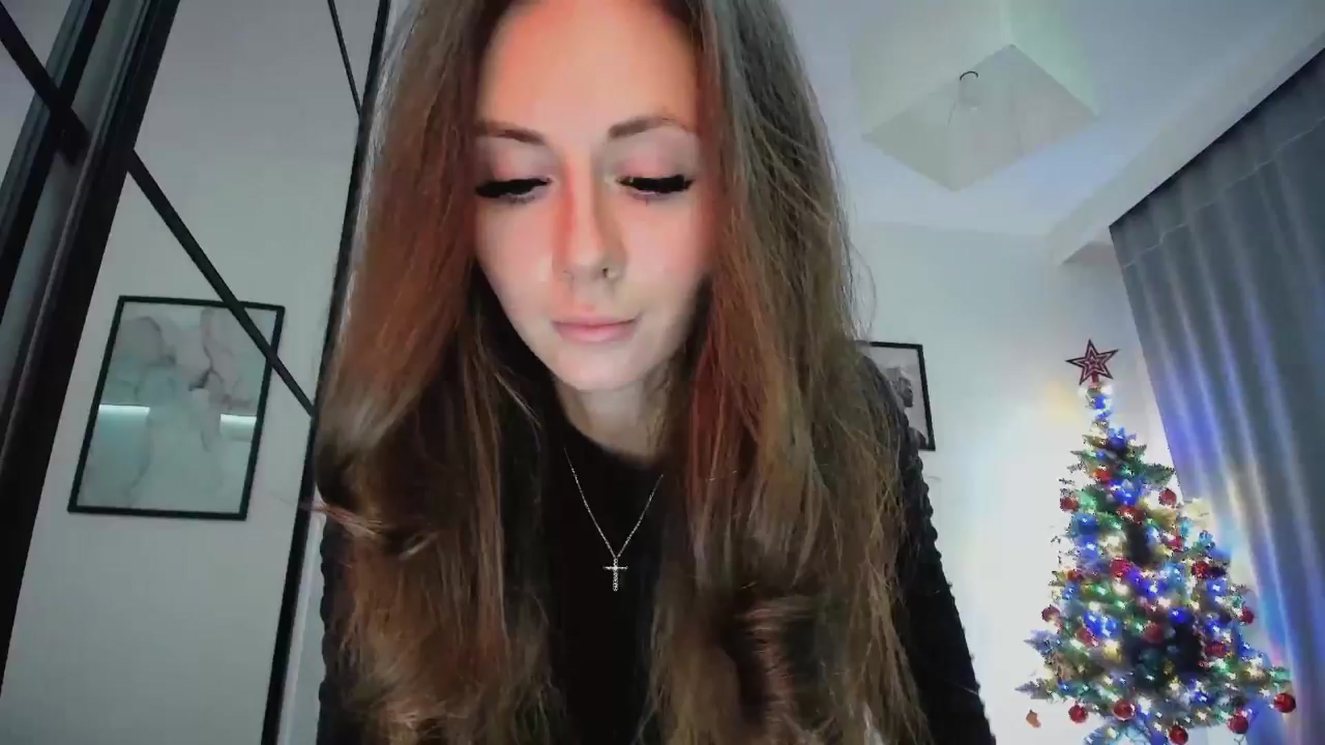 Gallery image thumbnail from Amber_Fry's myfreecams stream on, 01/18/2025, 19:10 image 17 of 20