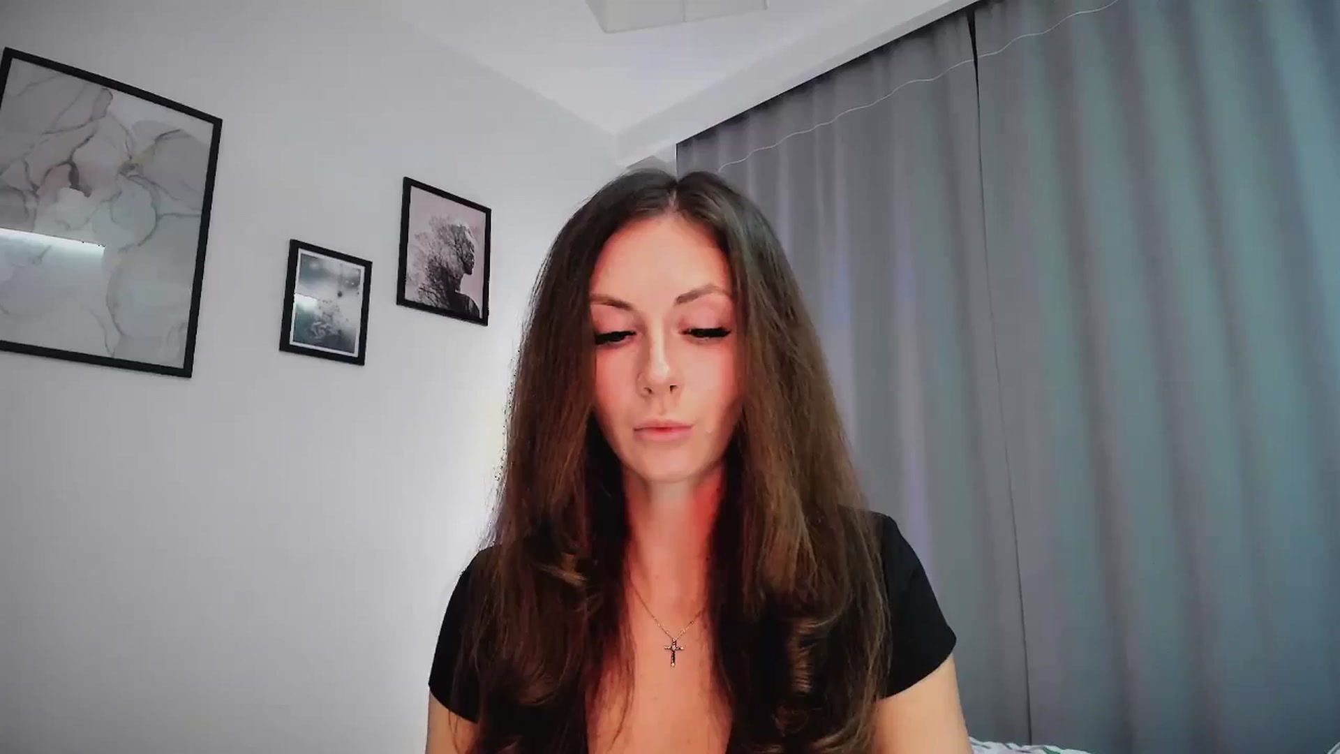Gallery image thumbnail from Amber_Fry's myfreecams stream on, 01/18/2025, 19:10 image 5 of 20
