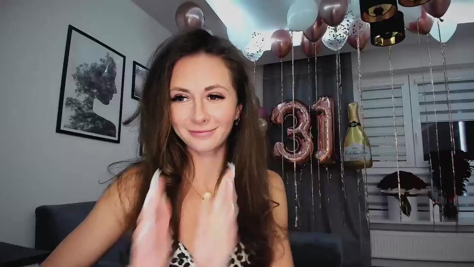 Gallery image thumbnail from Amber_Fry's myfreecams stream on, 01/19/2025, 18:35 image 14 of 20