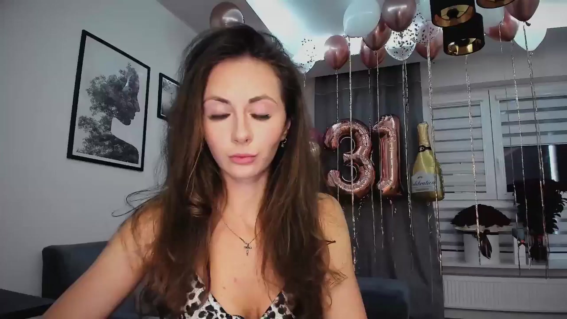 Gallery image thumbnail from Amber_Fry's myfreecams stream on, 01/19/2025, 18:35 image 13 of 20