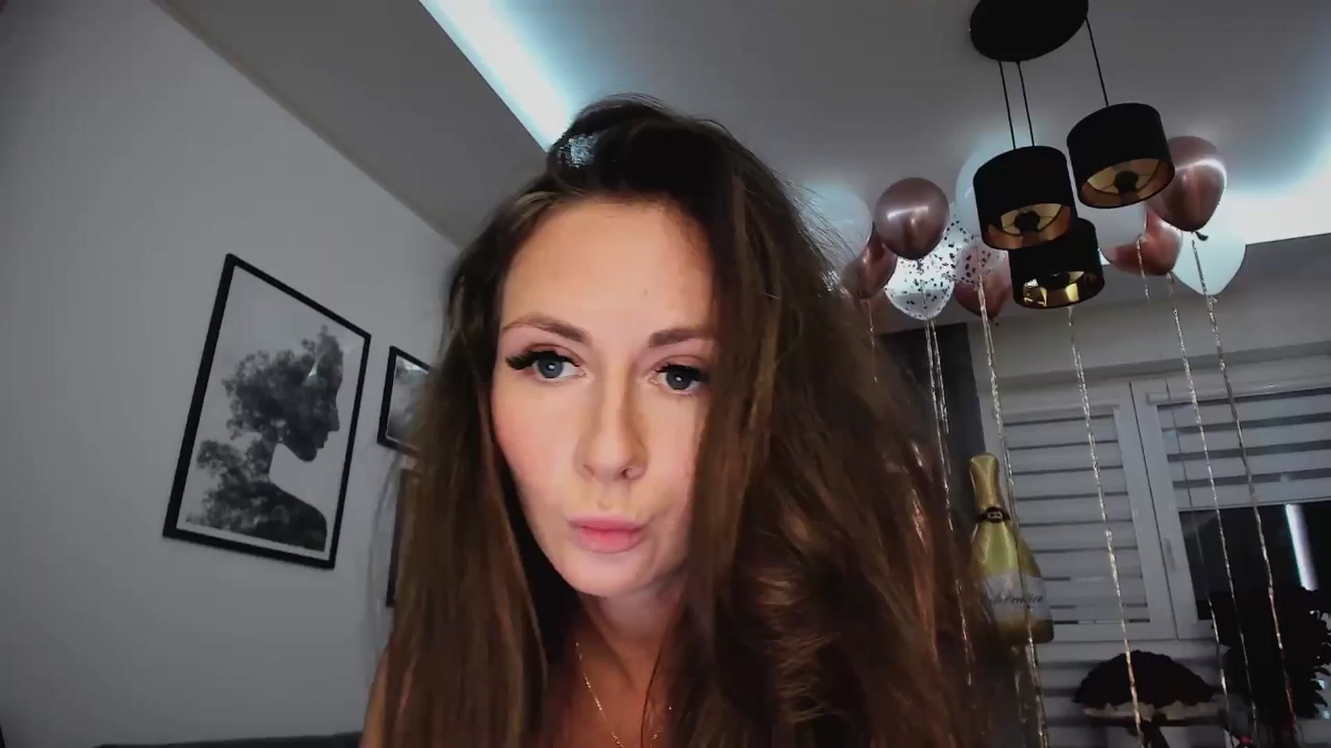 Gallery image thumbnail from Amber_Fry's myfreecams stream on, 01/19/2025, 20:37 image 3 of 20