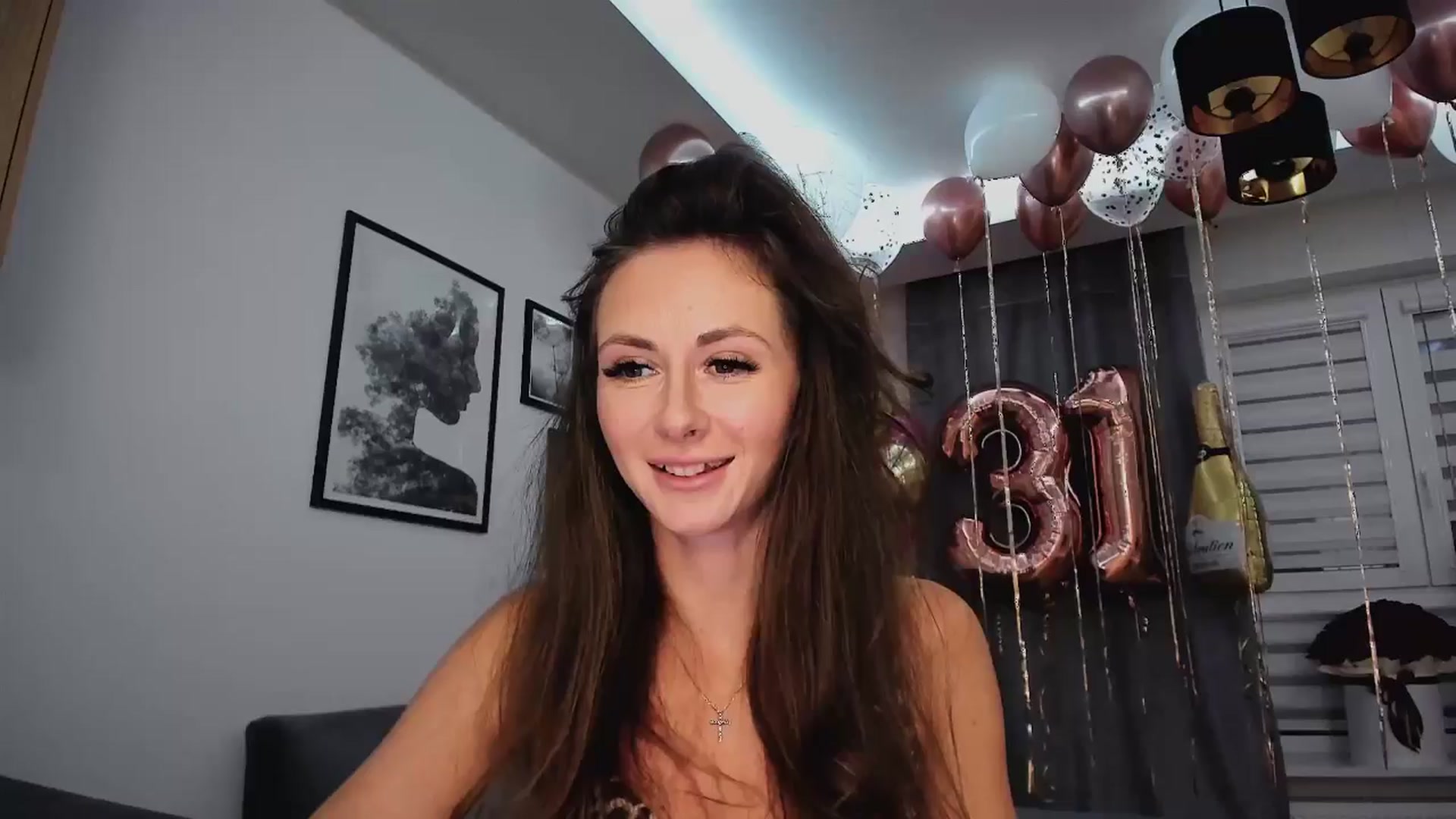 Gallery image thumbnail from Amber_Fry's myfreecams stream on, 01/19/2025, 20:37 image 18 of 20