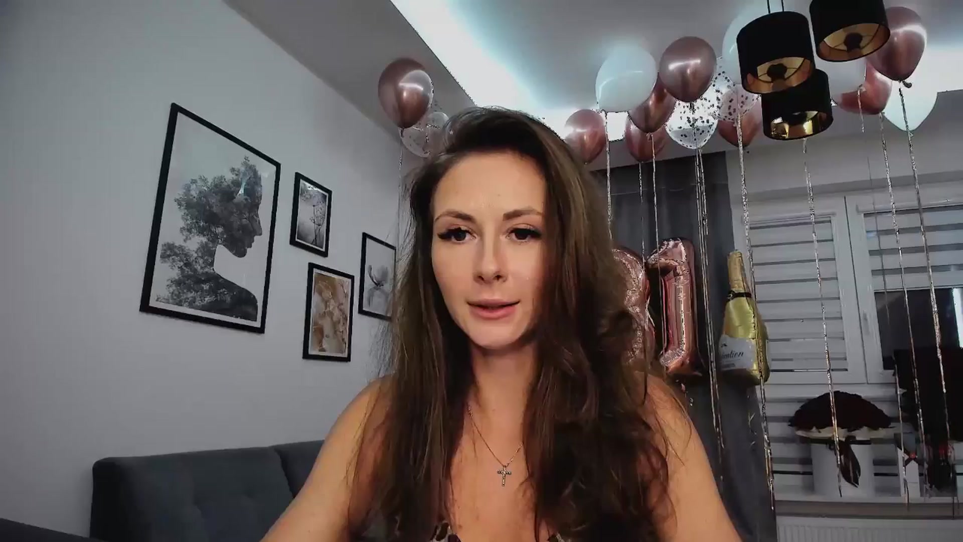 Gallery image thumbnail from Amber_Fry's myfreecams stream on, 01/19/2025, 20:37 image 9 of 20