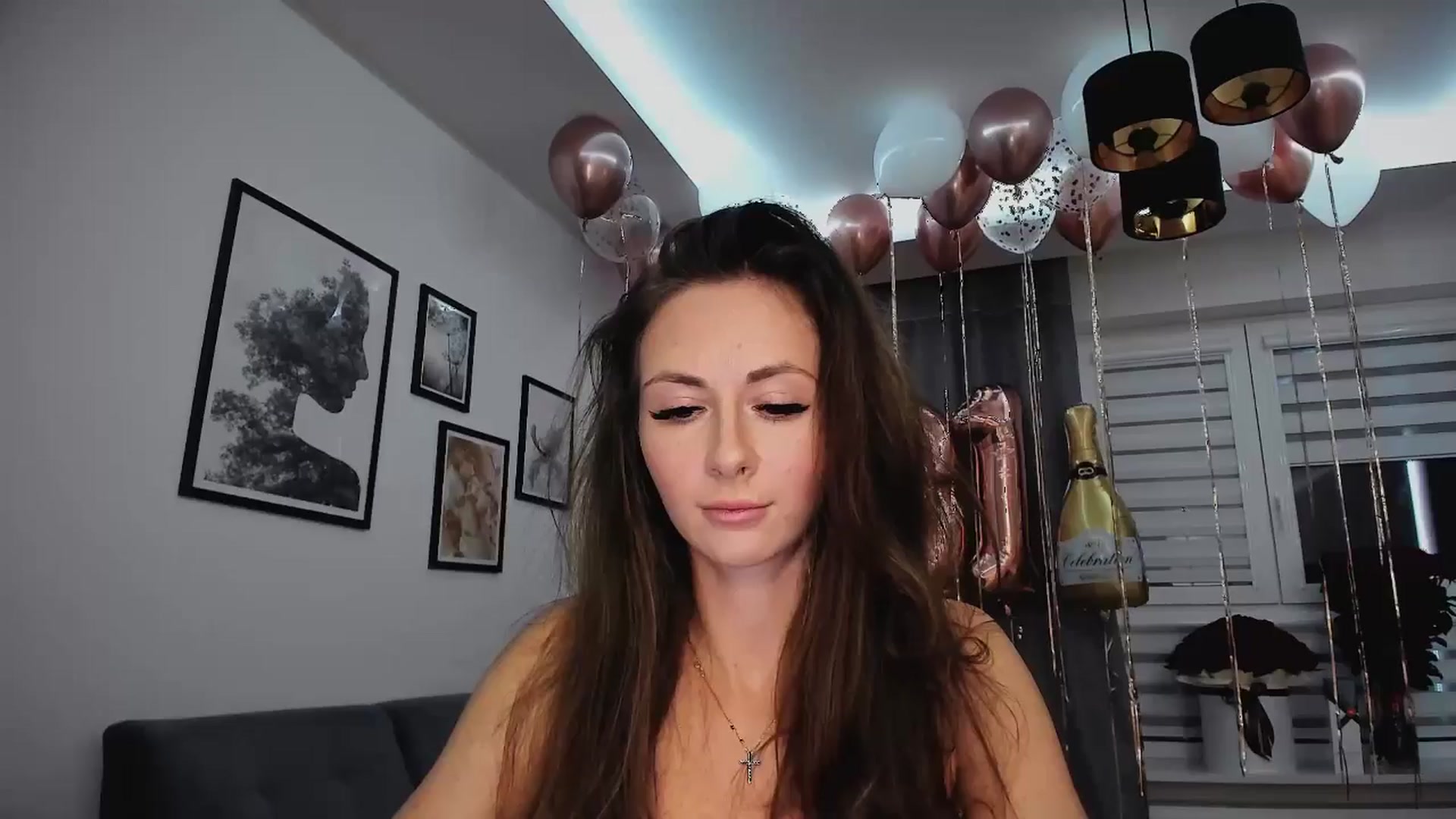Gallery image thumbnail from Amber_Fry's myfreecams stream on, 01/19/2025, 20:37 image 6 of 20