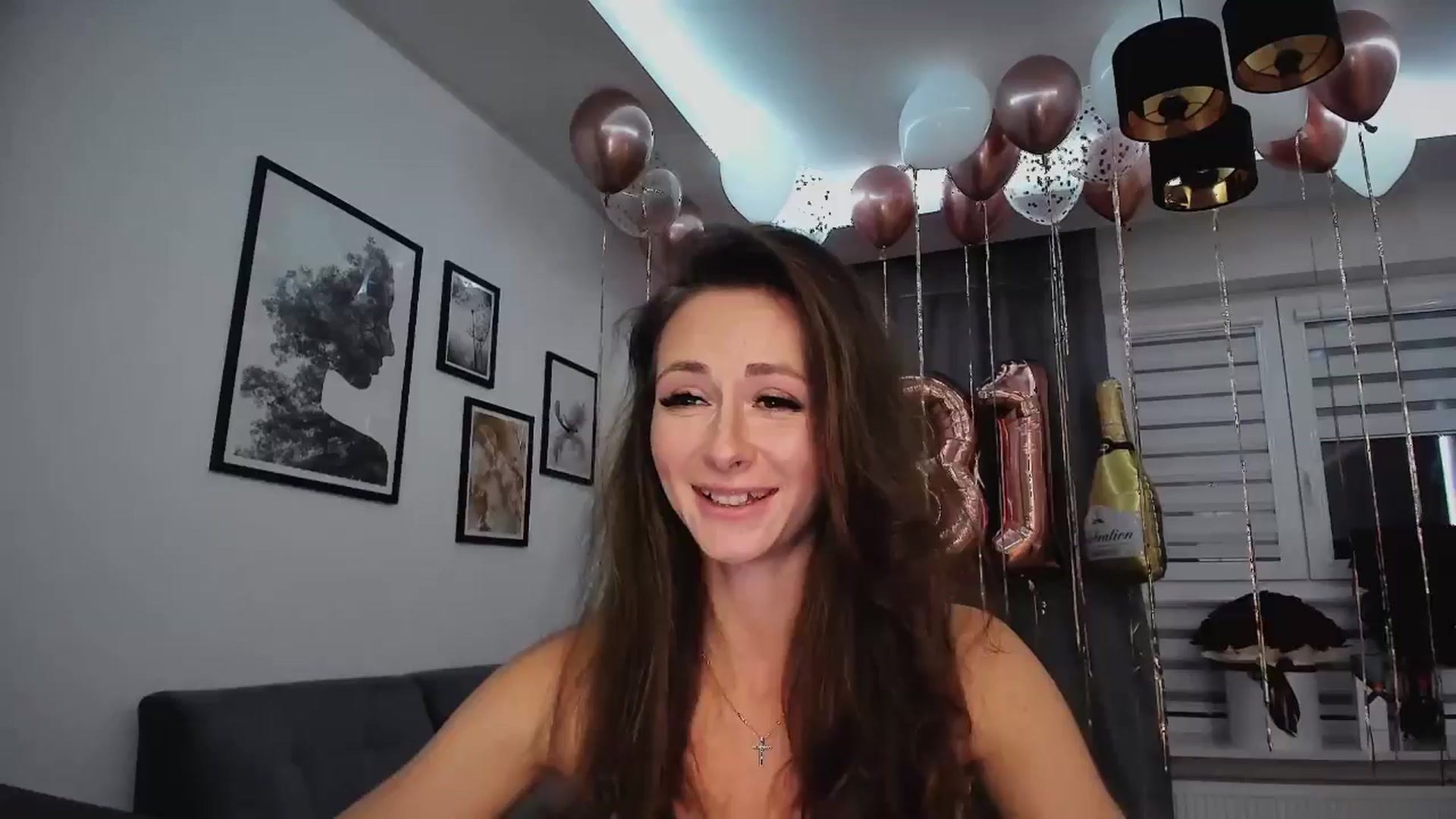 Gallery image thumbnail from Amber_Fry's myfreecams stream on, 01/19/2025, 20:37 image 10 of 20