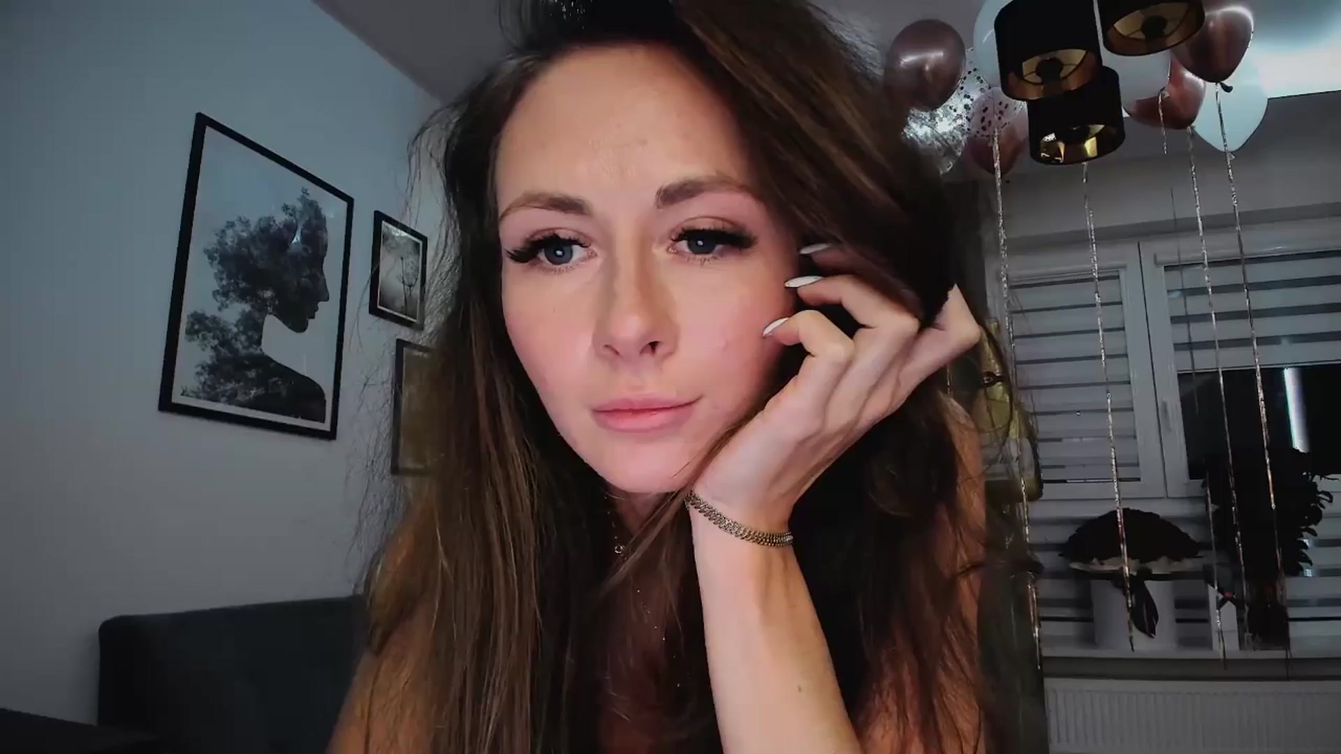 Gallery image thumbnail from Amber_Fry's myfreecams stream on, 01/19/2025, 20:37 image 11 of 20