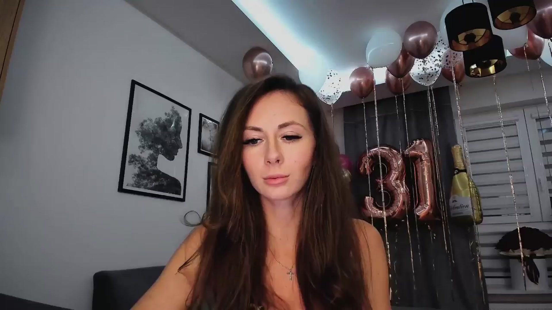 Gallery image thumbnail from Amber_Fry's myfreecams stream on, 01/19/2025, 20:37 image 17 of 20