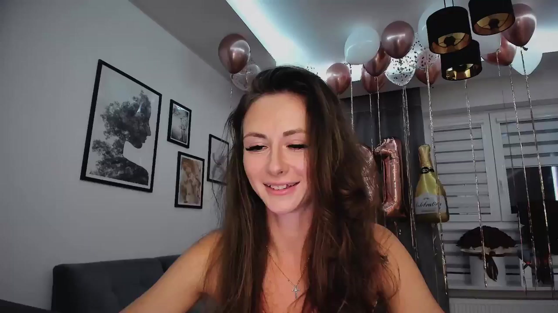 Gallery image thumbnail from Amber_Fry's myfreecams stream on, 01/19/2025, 20:37 image 8 of 20