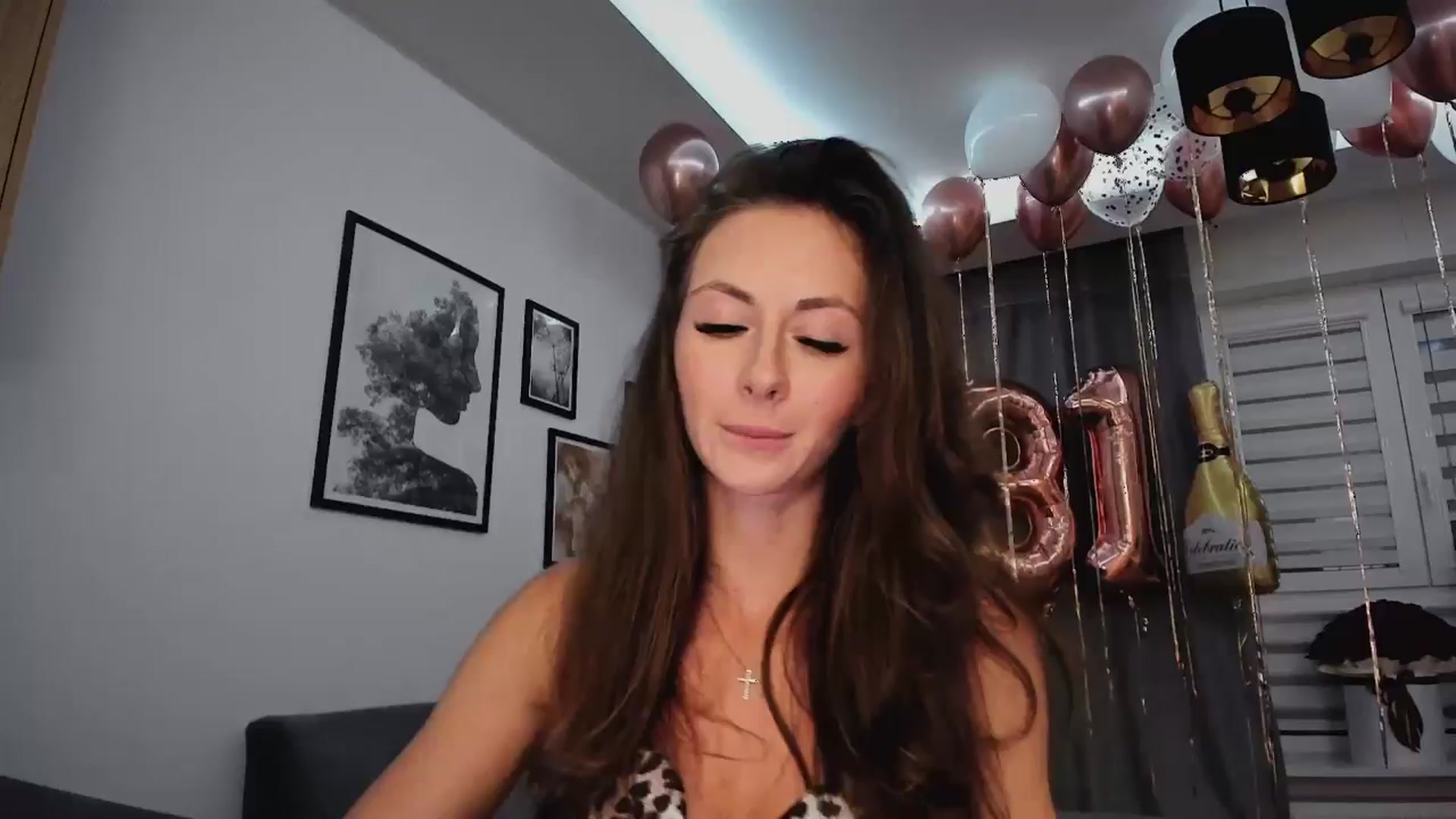 Gallery image thumbnail from Amber_Fry's myfreecams stream on, 01/19/2025, 20:37 image 19 of 20