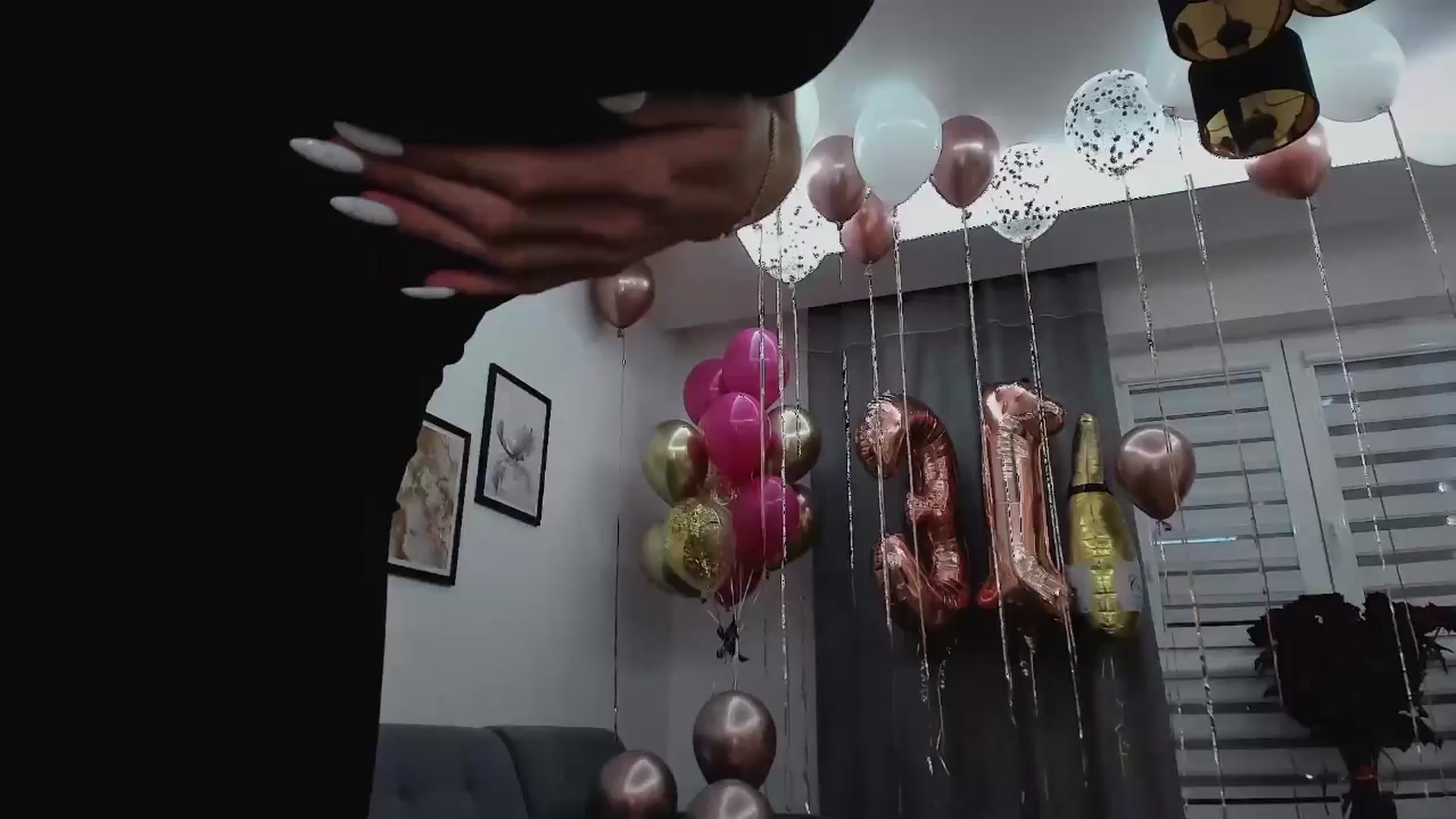 Gallery image thumbnail from Amber_Fry's myfreecams stream on, 01/21/2025, 21:41 image 10 of 20